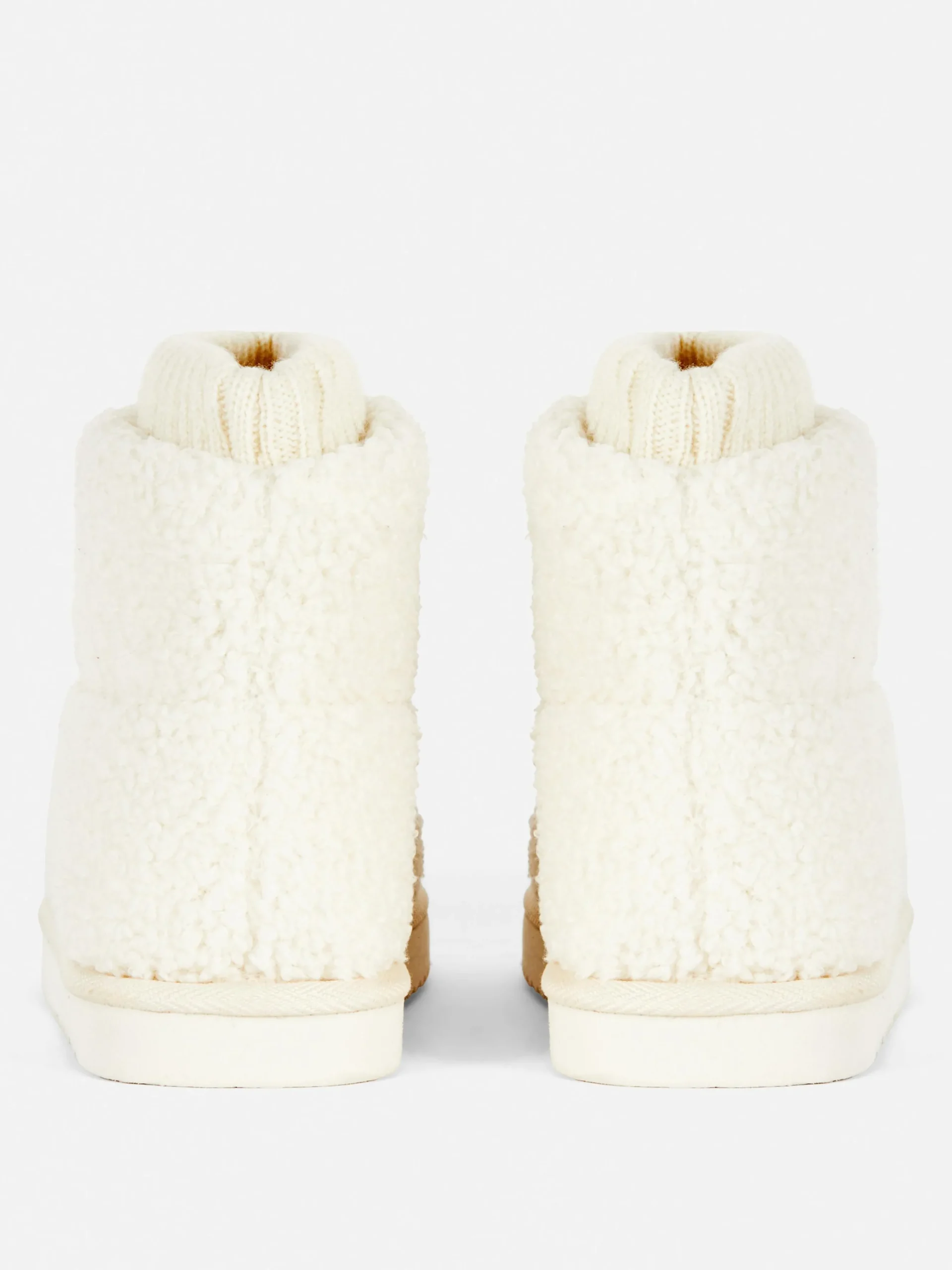 chaussons_bottines_effet__2-1.webp Chaussons Bottines Effet Mouton Retourné