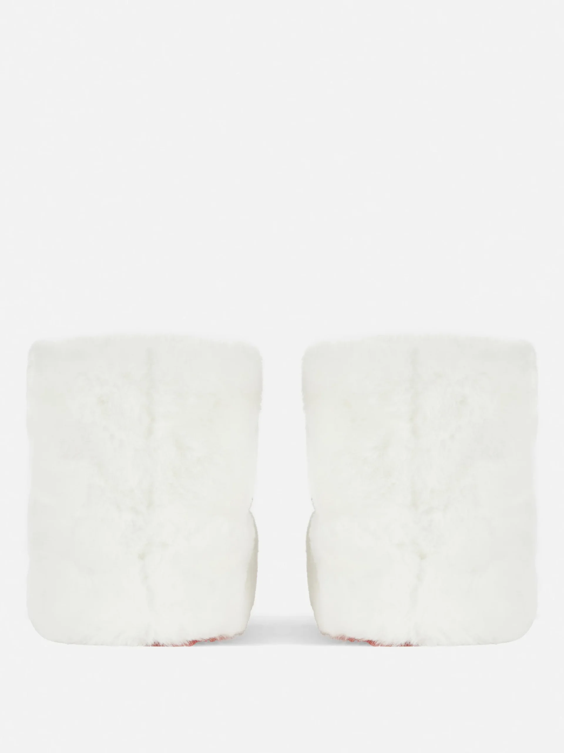 chaussons_duveteux_hello__2.webp Chaussons Duveteux Hello Kitty