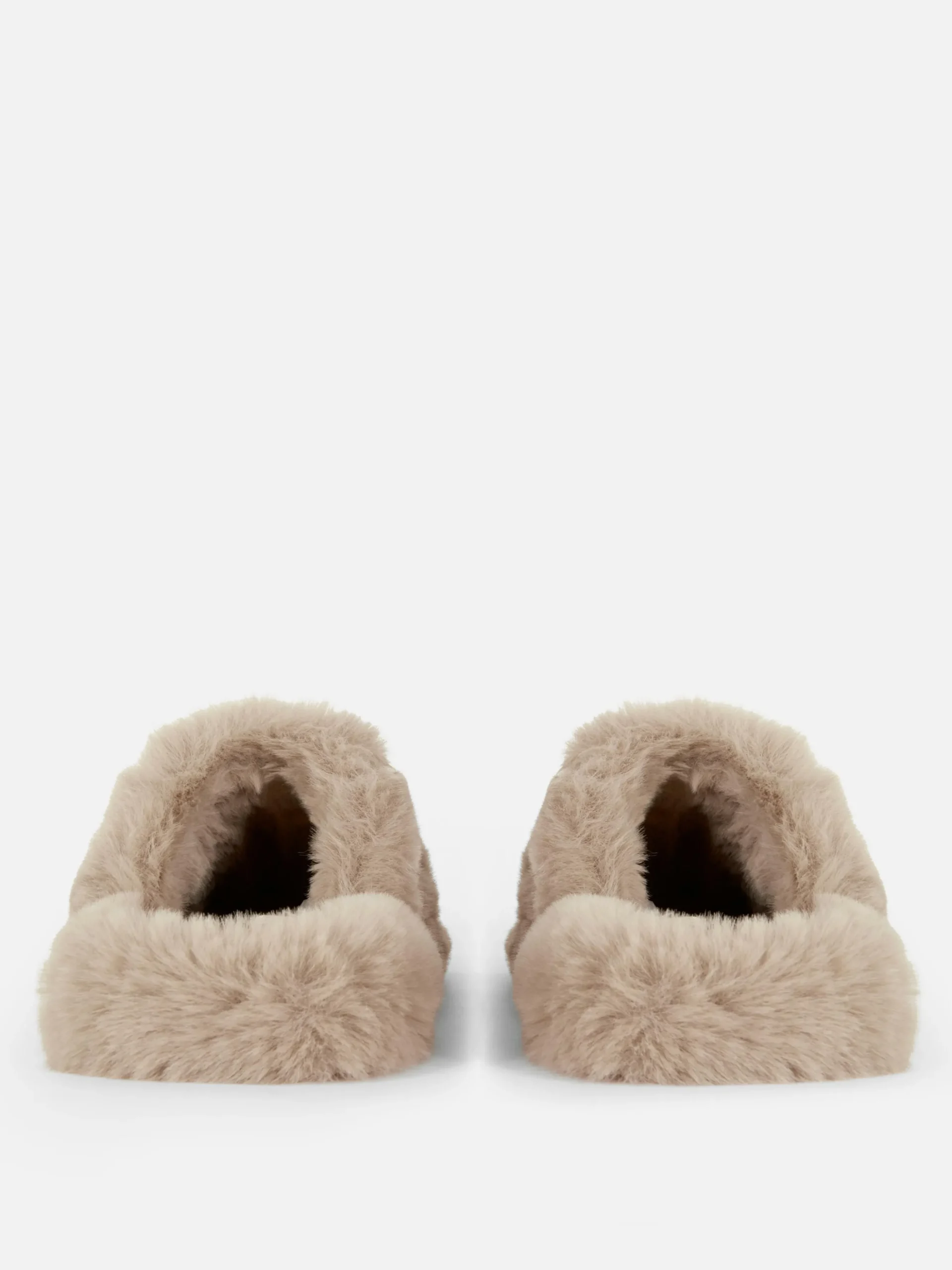 chaussons_en_fausse_fourr_2-1.webp Chaussons En Fausse Fourrure