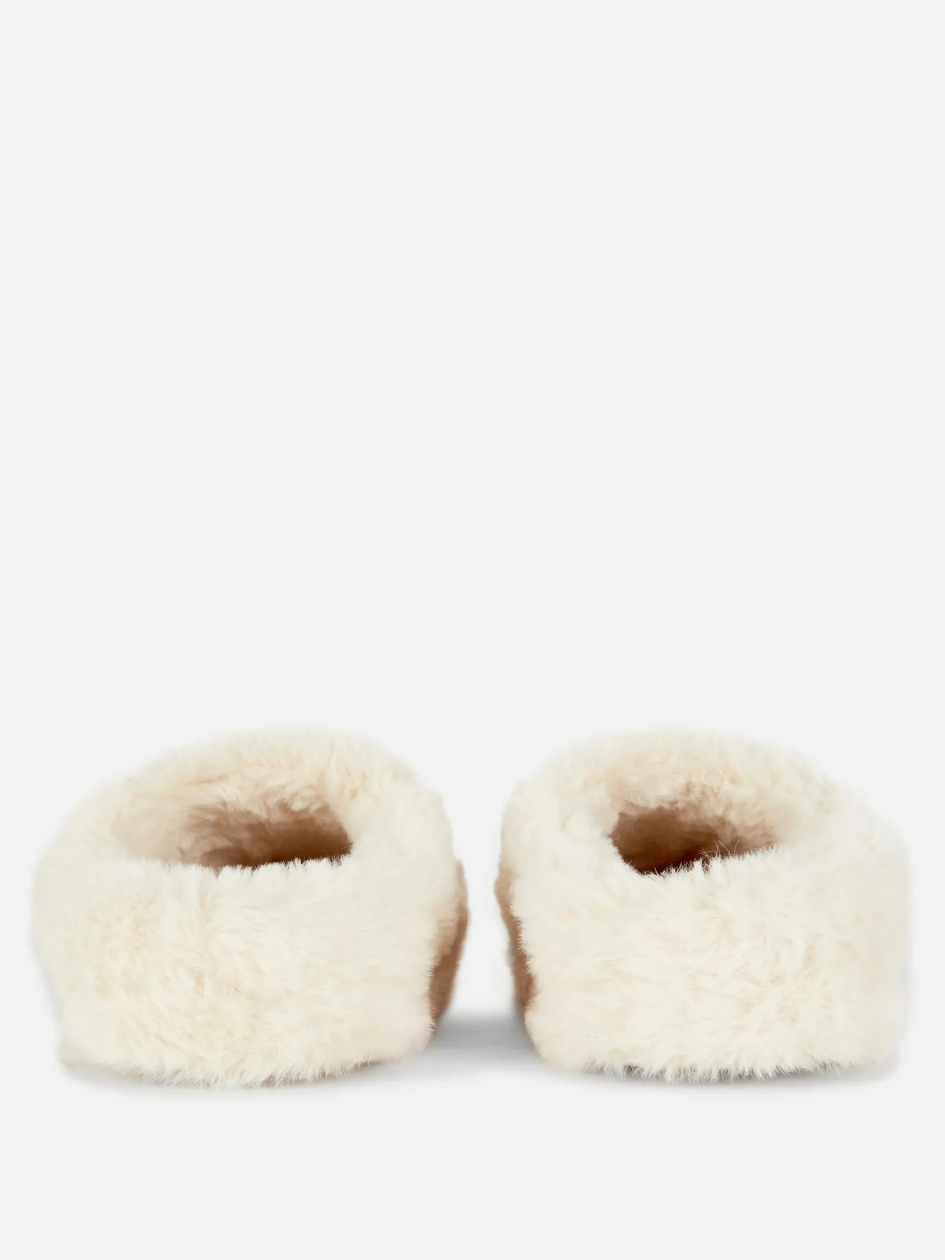 chaussons_en_fausse_fourr_2.webp Chaussons En Fausse Fourrure