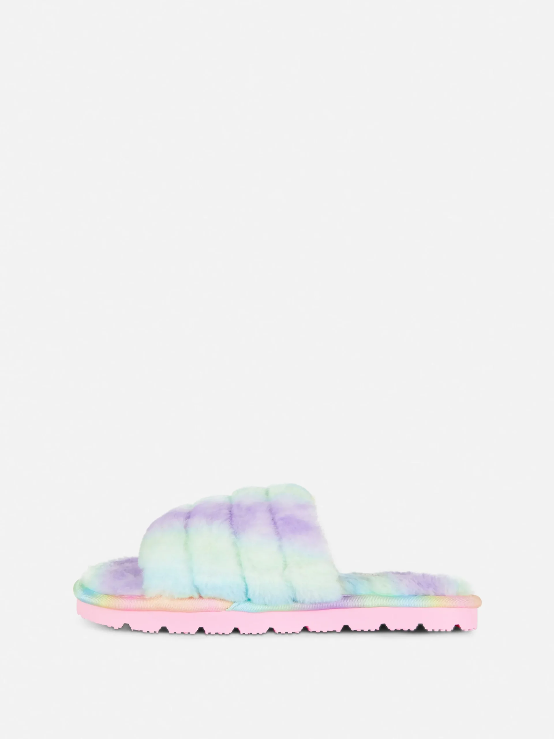 chaussons_en_fausse_fourr_3-5.webp Chaussons En Fausse Fourrure Effet Dégradé