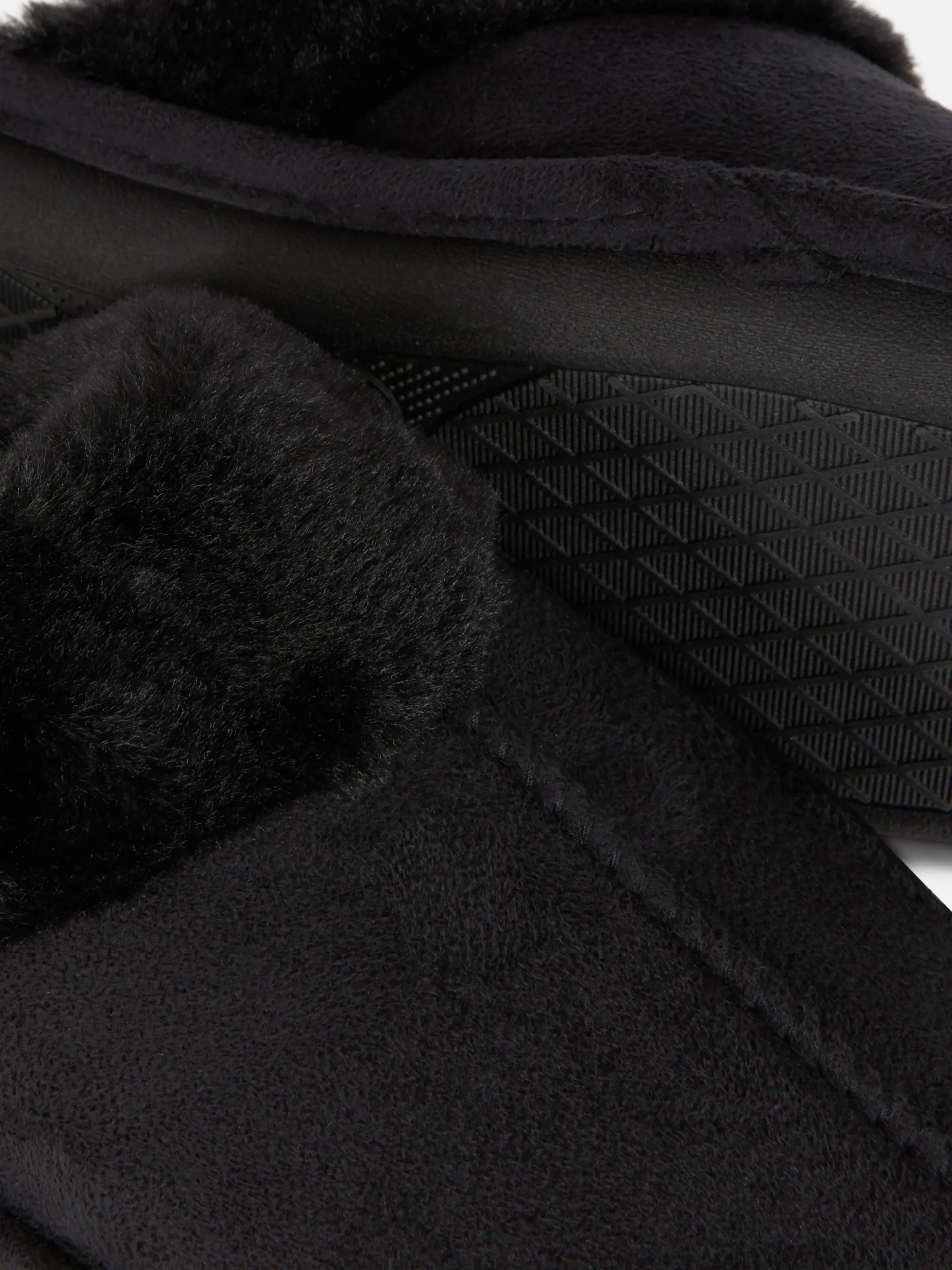 chaussons_en_sudine_4.webp Chaussons En Suédine