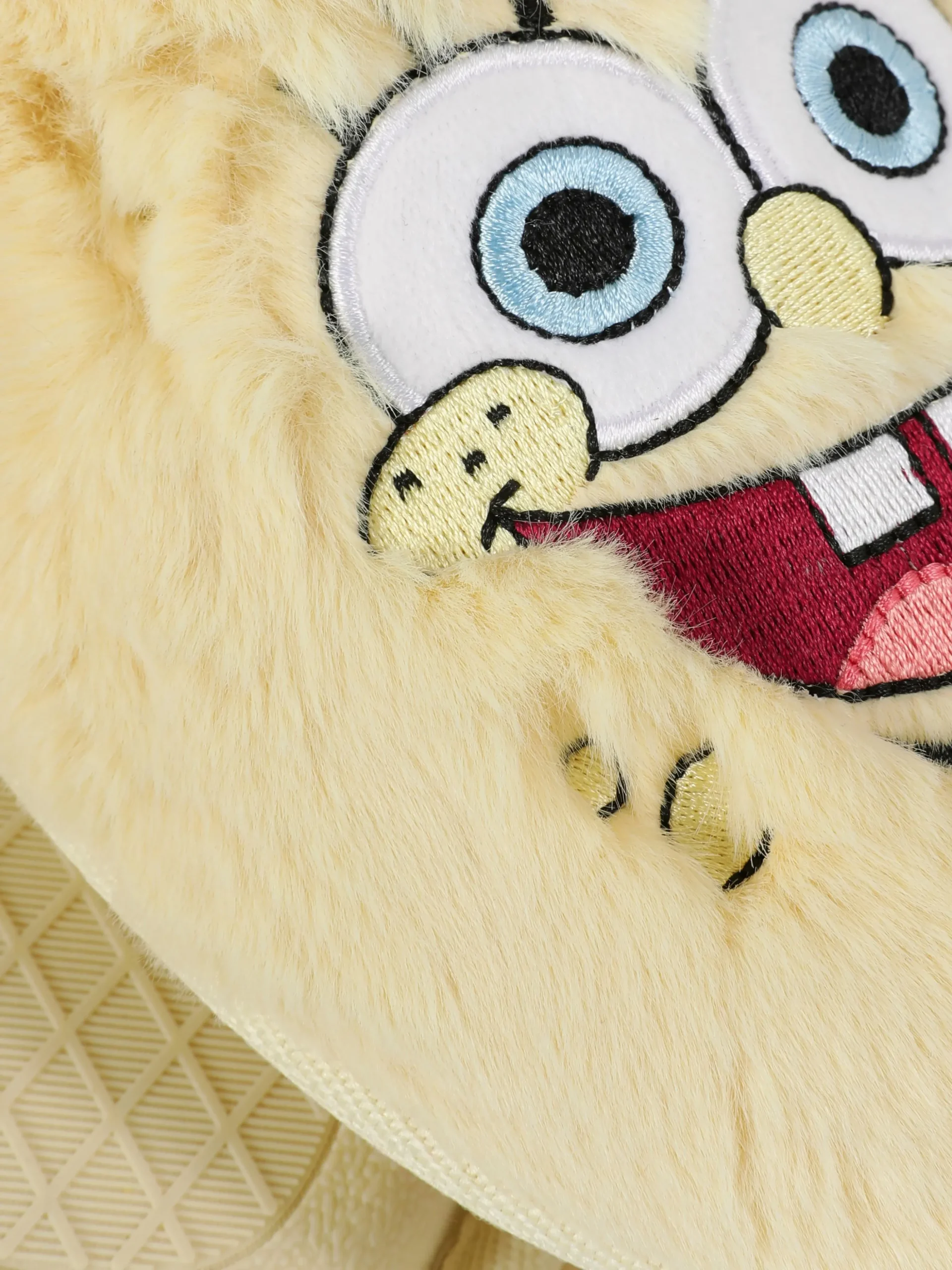 chaussons_fourrs_bob_lpon_4.webp Chaussons Fourrés Bob L'éponge