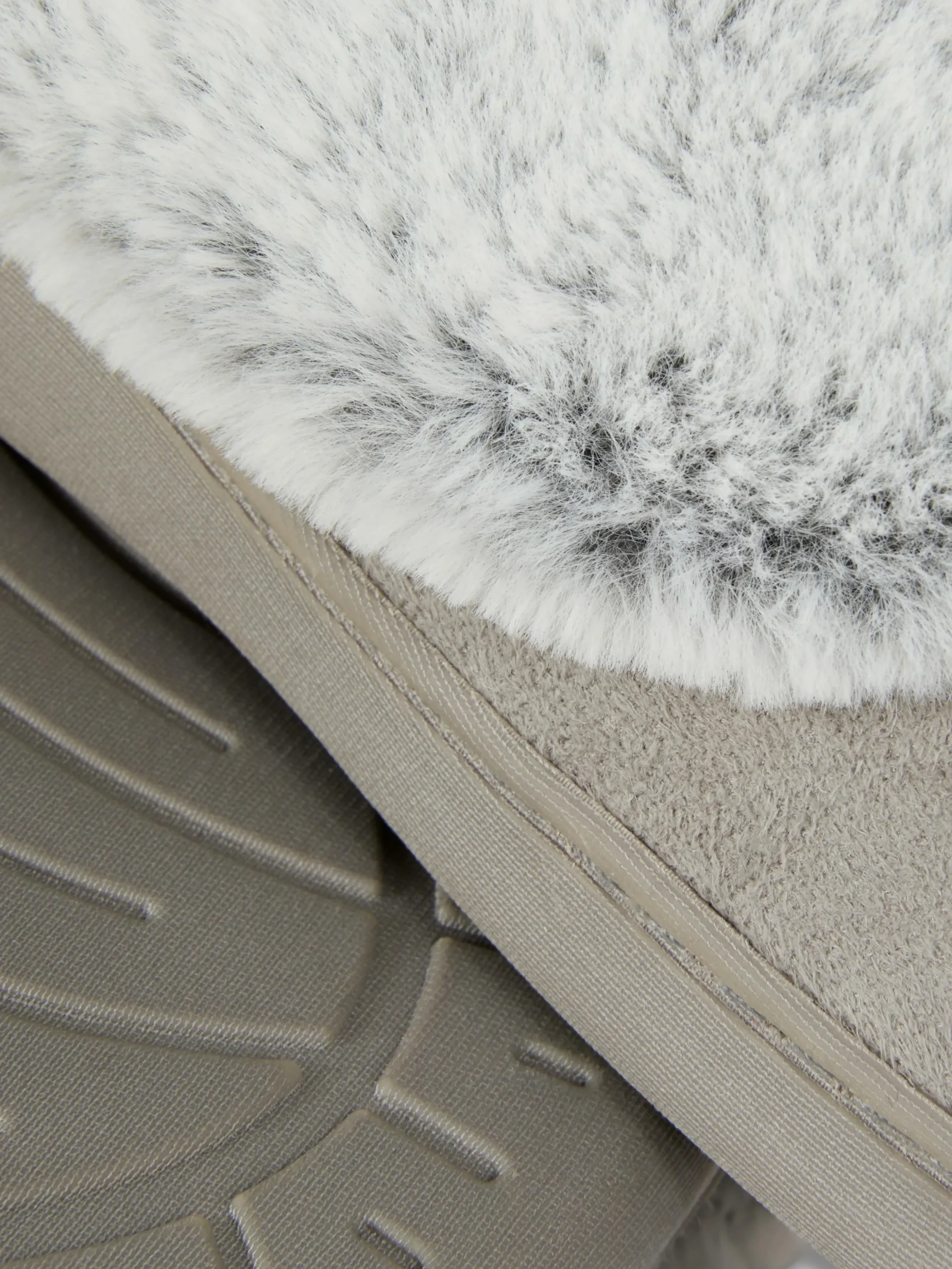 chaussons_mocassins_doubl_4-1.webp Chaussons Mocassins Doublés En Fausse Fourrure