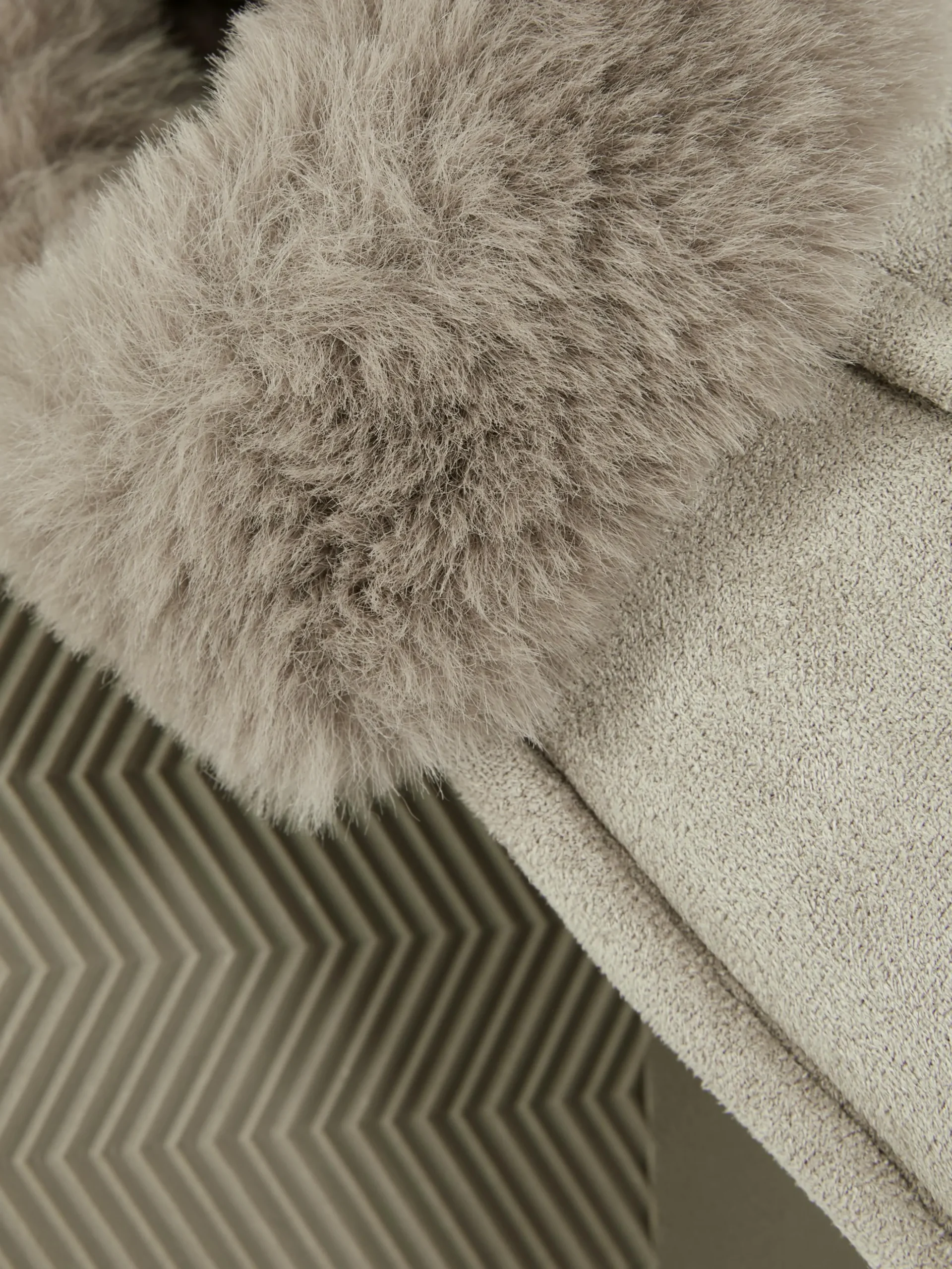 chaussons_mocassins_doubl_4-5.webp Chaussons Mocassins Doublés En Fausse Fourrure