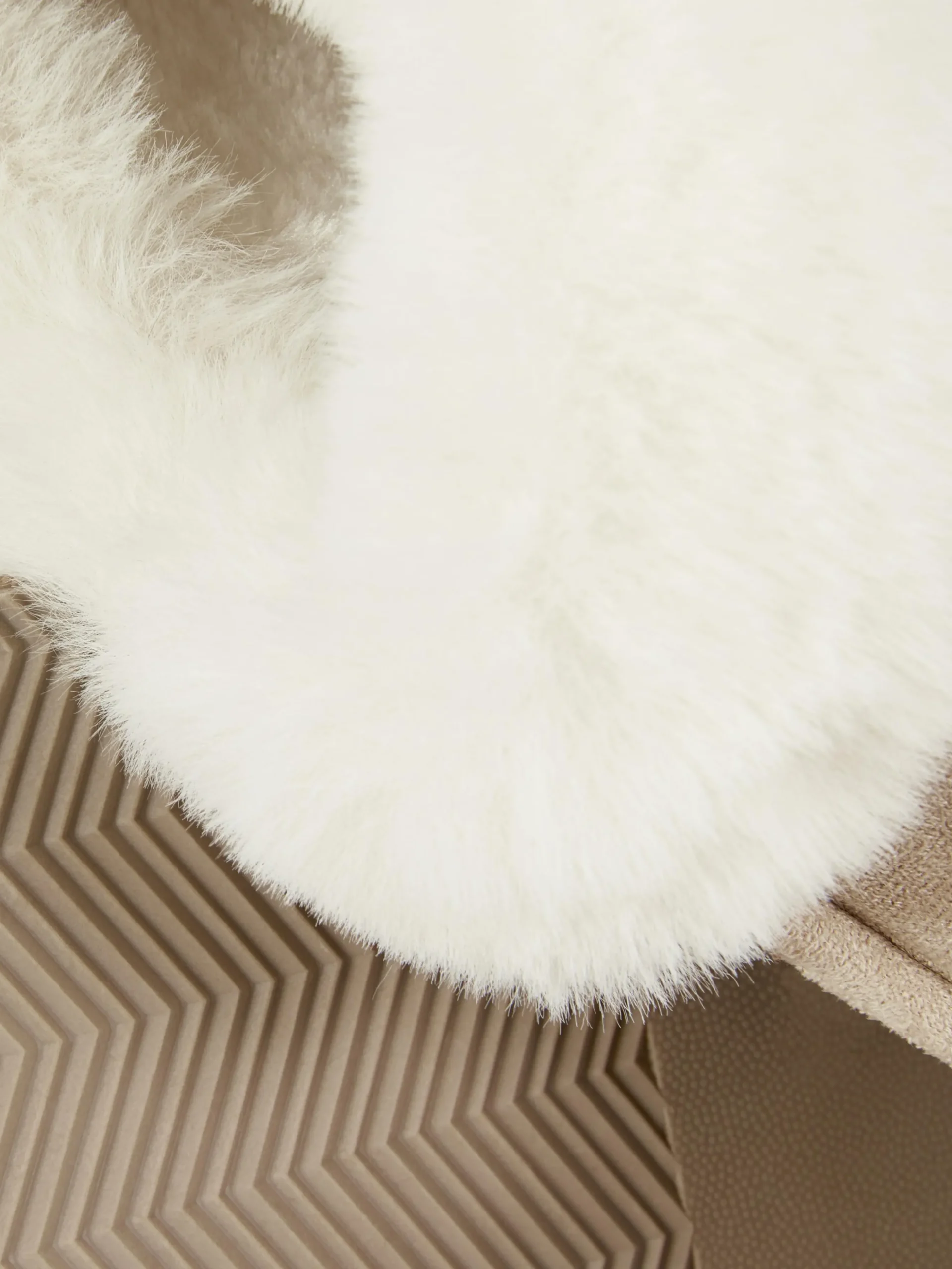 chaussons_mocassins_doubl_4.webp Chaussons Mocassins Doublés En Fausse Fourrure