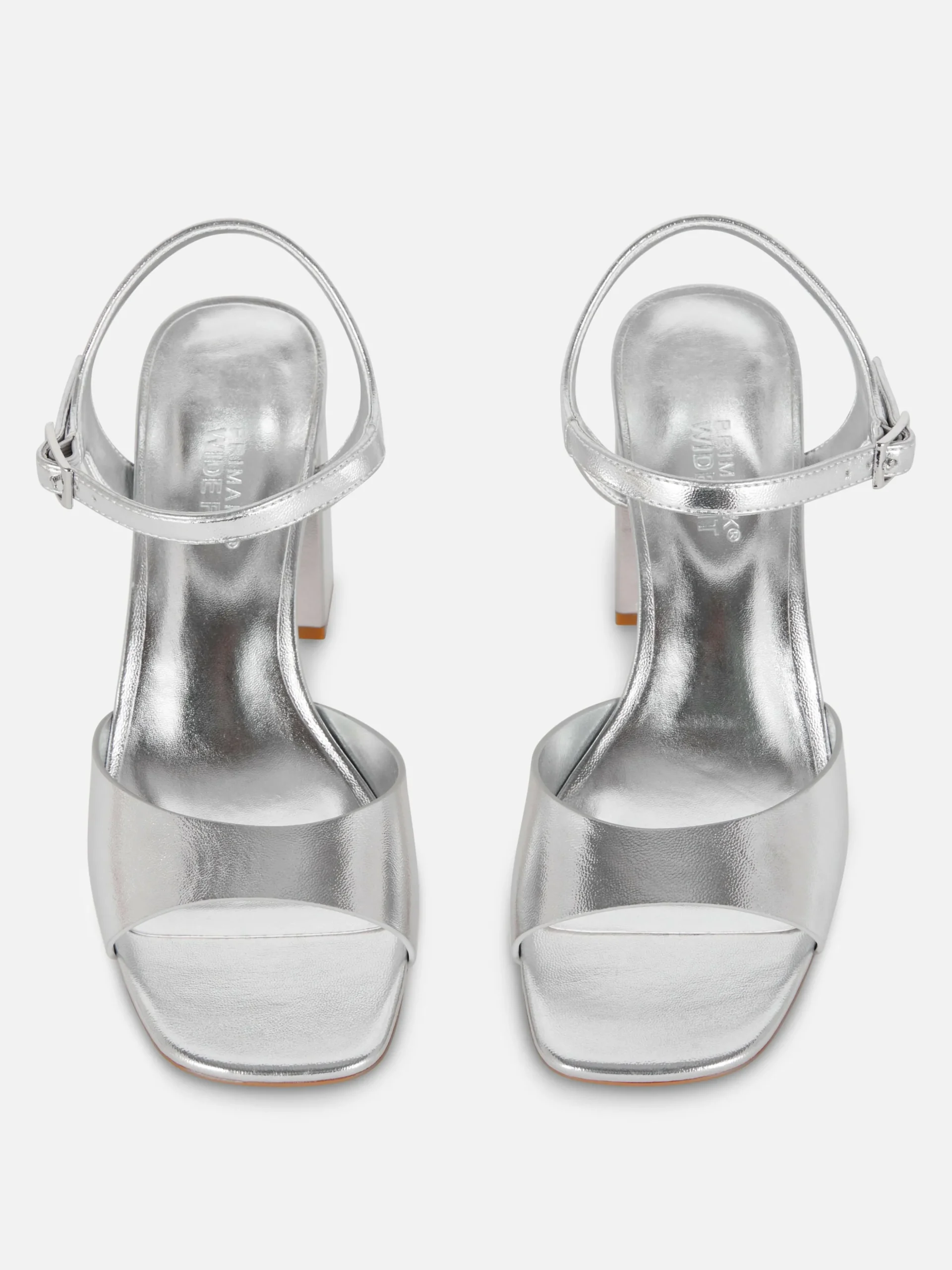 chaussures__talons_carrs__1-1.webp Chaussures à Talons Carrés Et Bride Incurvée Coupe Large