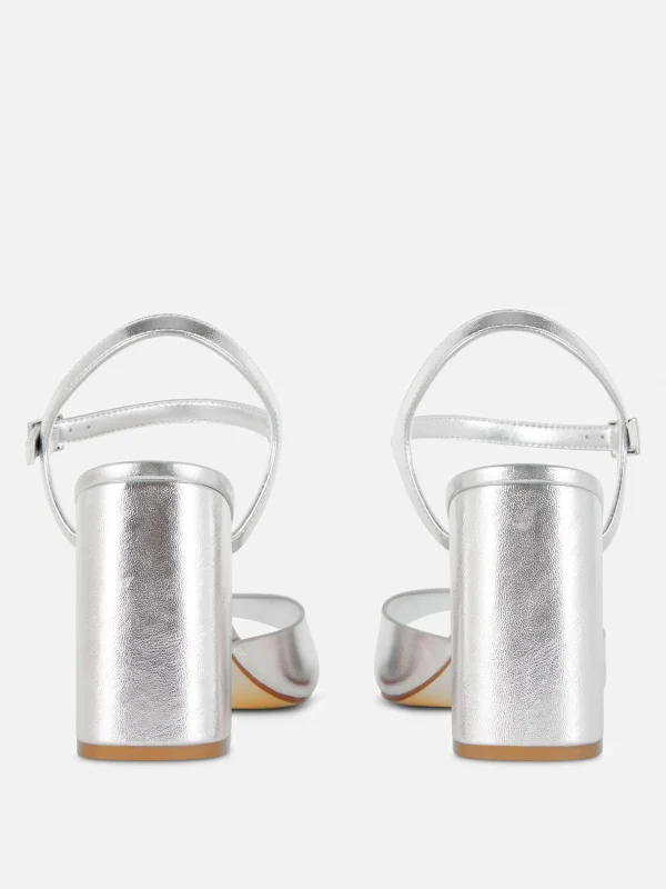 Chaussures à Talons Carrés Et Bride Incurvée Coupe Large