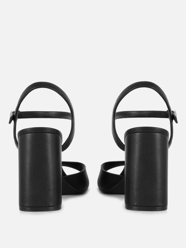 Chaussures à Talons Carrés Et Bride Incurvée Coupe Large