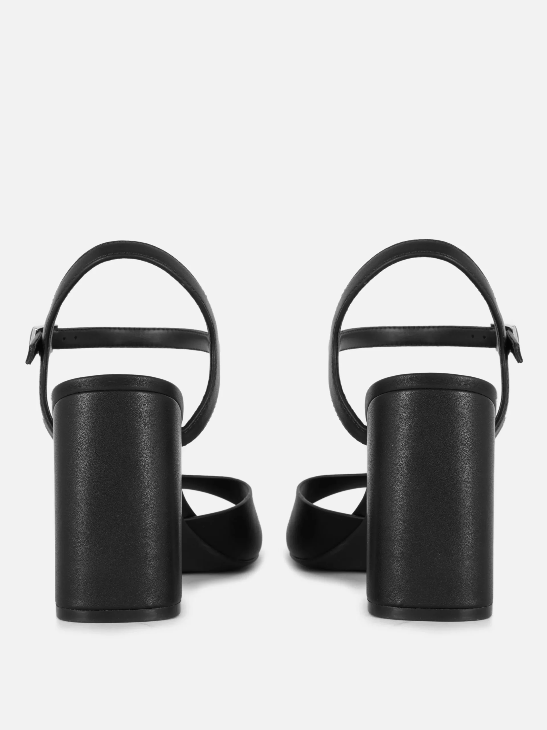 chaussures__talons_carrs__2.webp Chaussures à Talons Carrés Et Bride Incurvée Coupe Large