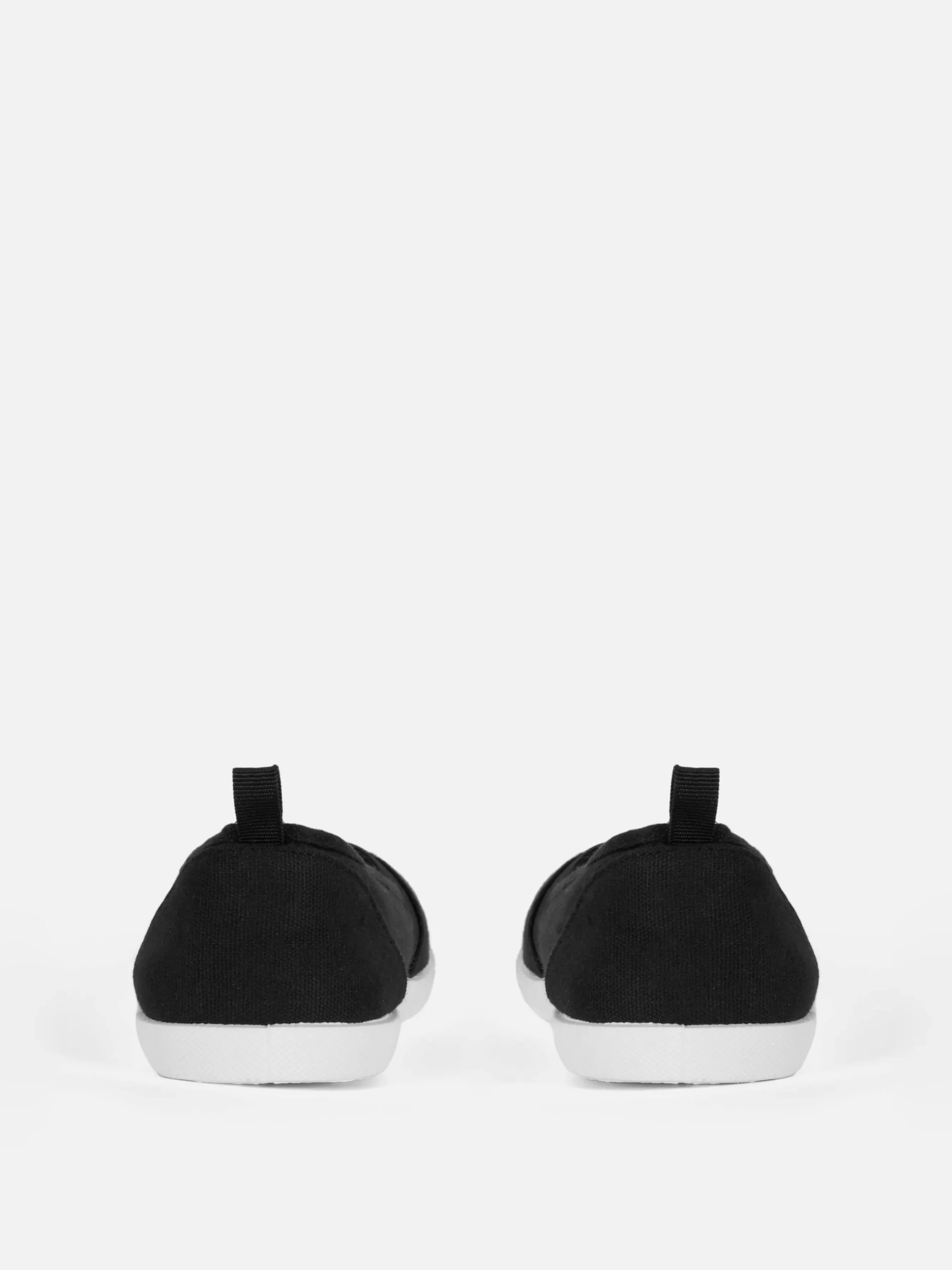 chaussures_sans_lacets_en_2.webp Chaussures Sans Lacets En Toile