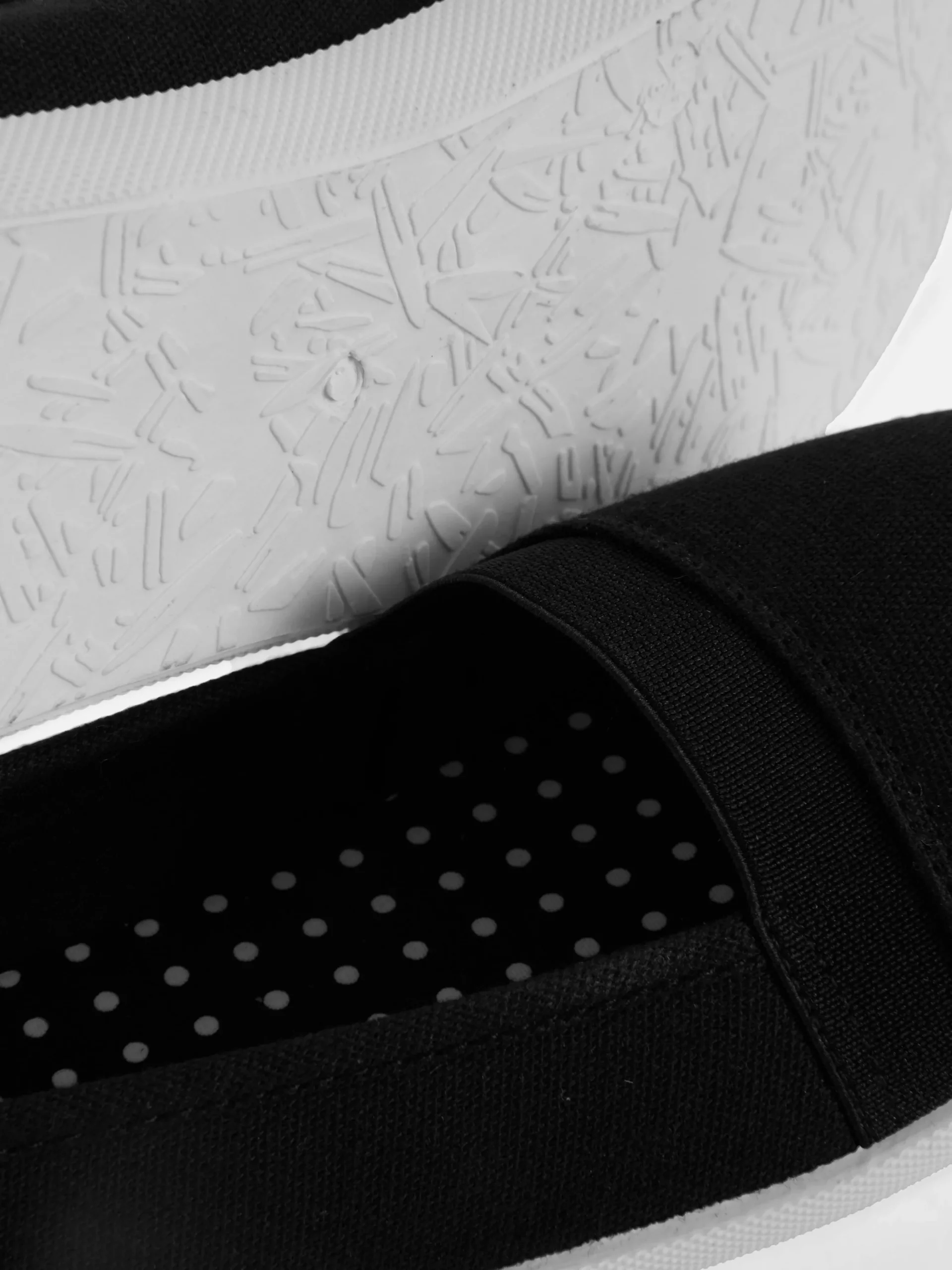 chaussures_sans_lacets_en_4.webp Chaussures Sans Lacets En Toile