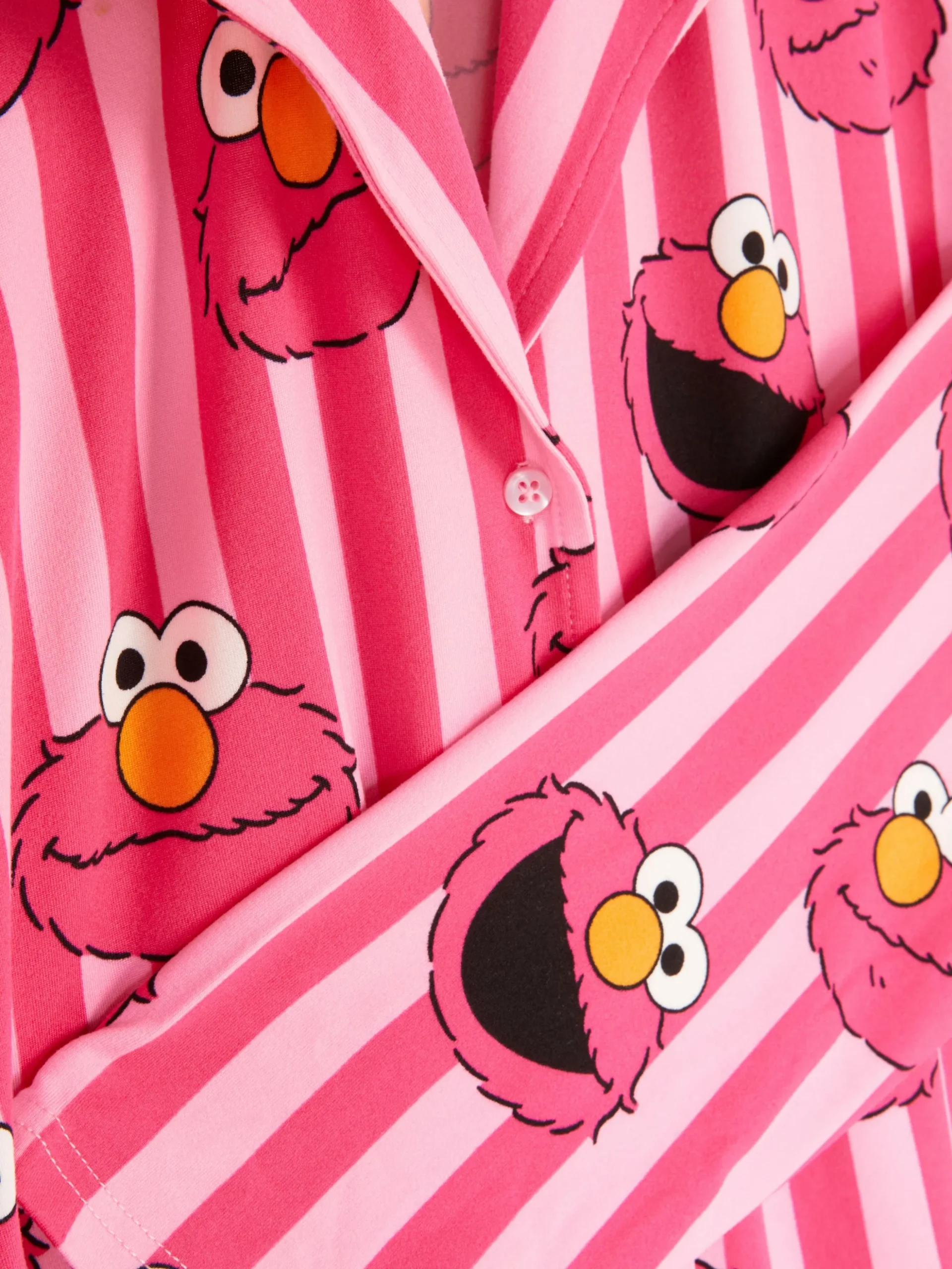 chemise_de_nuit__rue_ssam_5.webp Chemise De Nuit 1, Rue Sésame Elmo