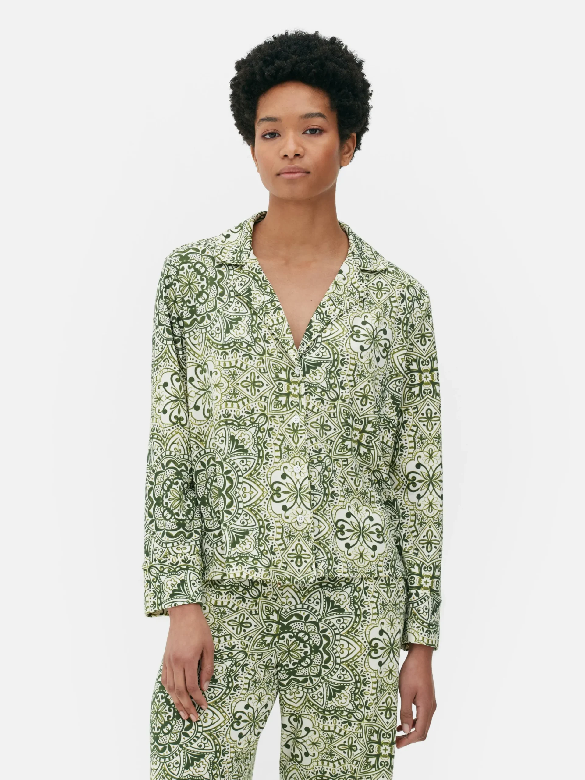 chemise_de_nuit_de_pyjama_1.webp Chemise De Nuit De Pyjama Graphique à Motif Mandala