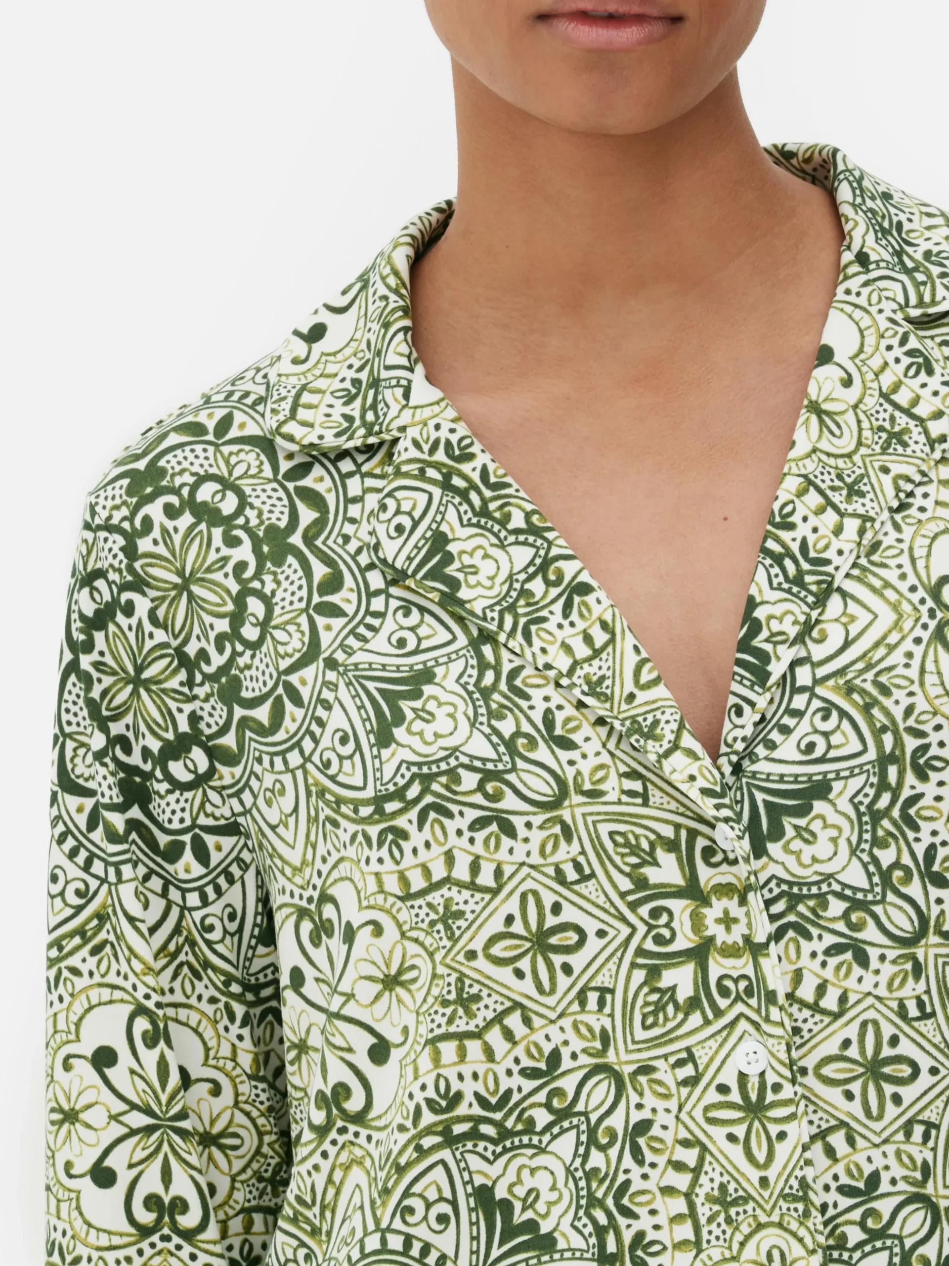 chemise_de_nuit_de_pyjama_2.webp Chemise De Nuit De Pyjama Graphique à Motif Mandala