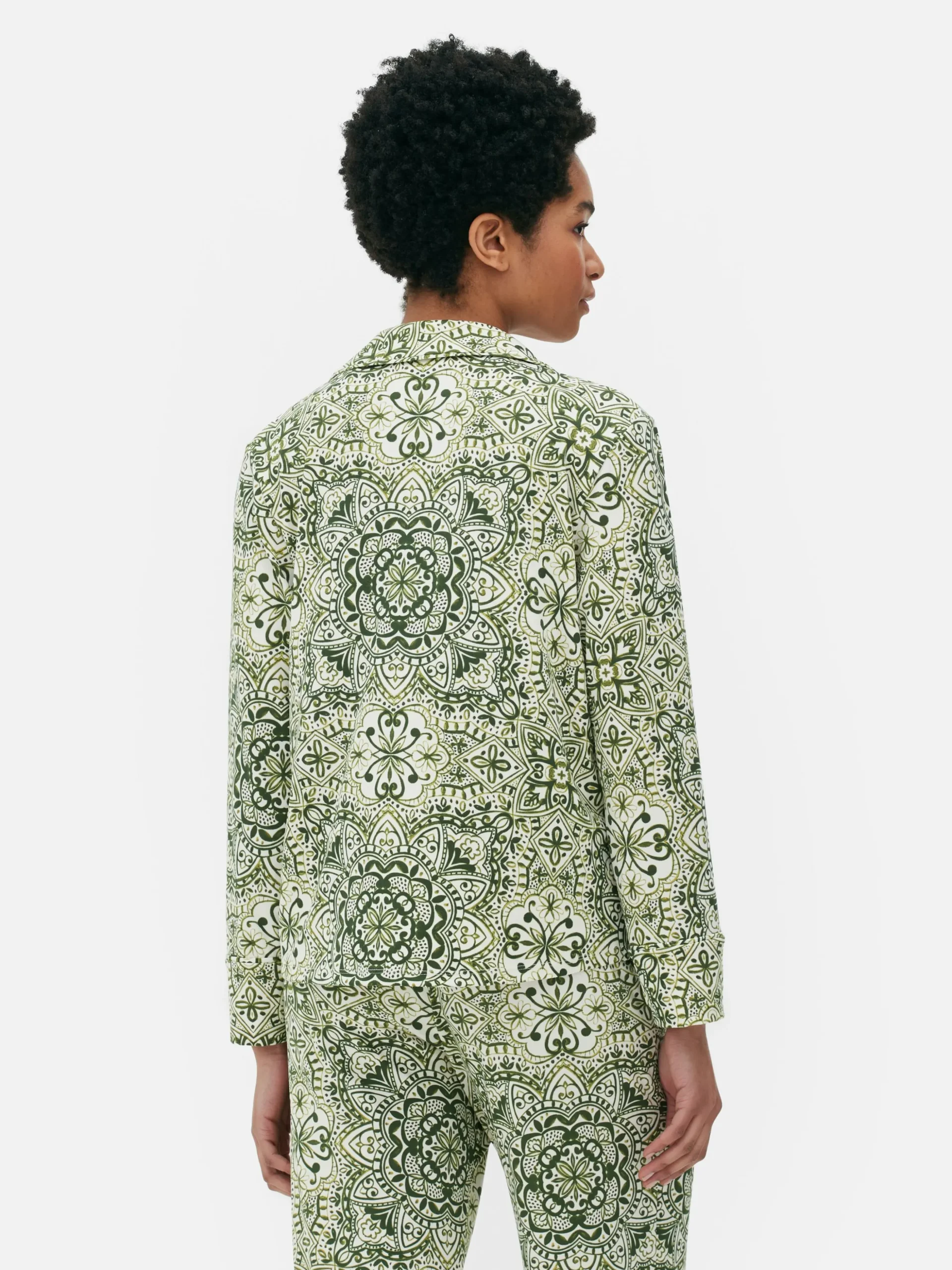 chemise_de_nuit_de_pyjama_3.webp Chemise De Nuit De Pyjama Graphique à Motif Mandala