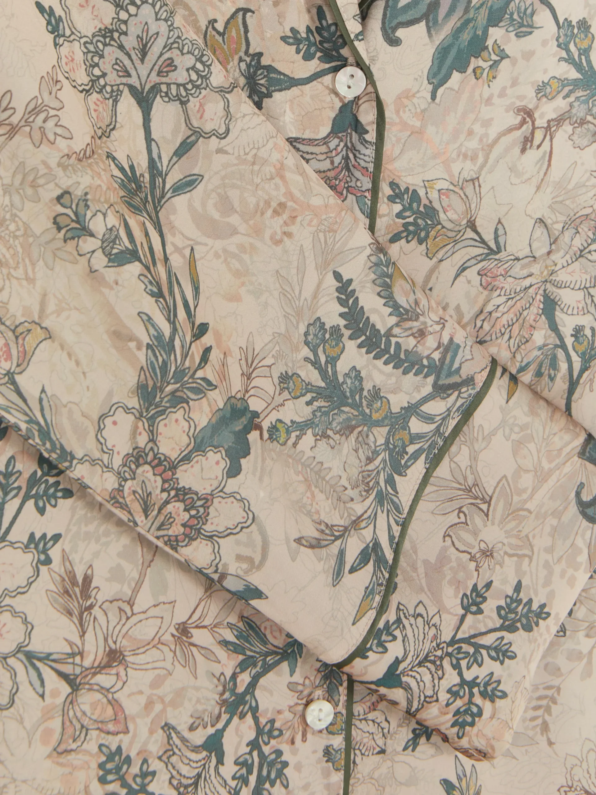 chemise_de_pyjama_en_sati_1-1.webp Chemise De Pyjama En Satin à Fleurs