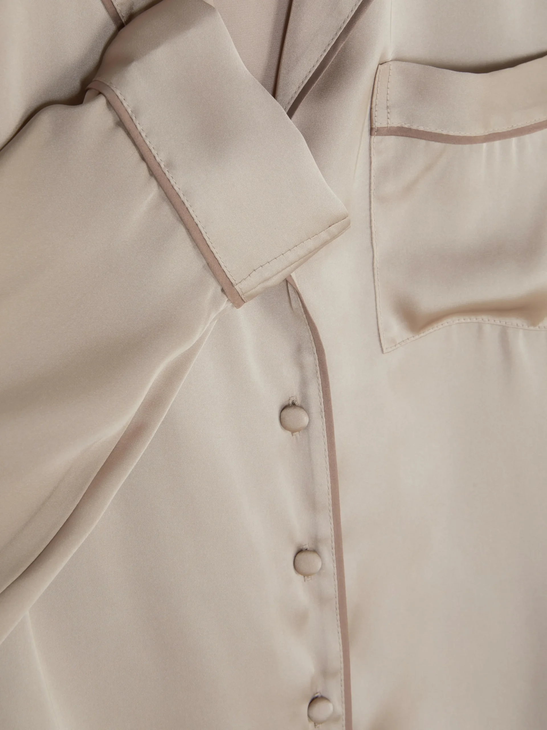 chemise_de_pyjama_en_sati_1-3.webp Chemise De Pyjama En Satin