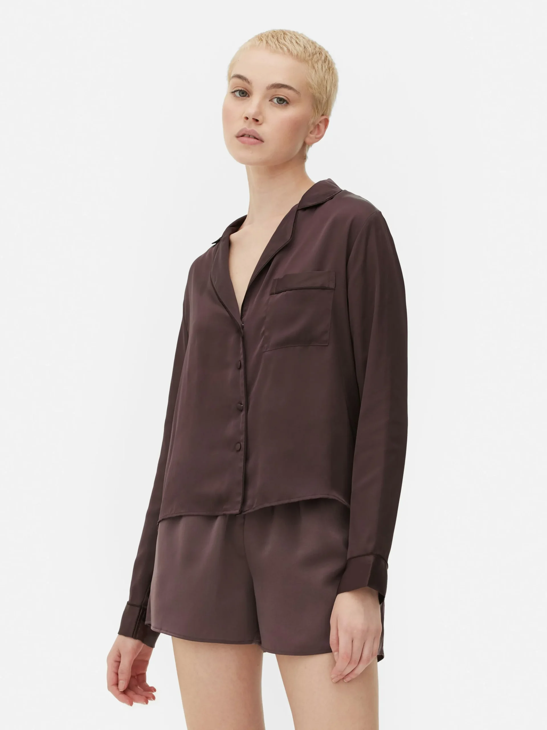 chemise_de_pyjama_en_sati_1.webp Chemise De Pyjama En Satin