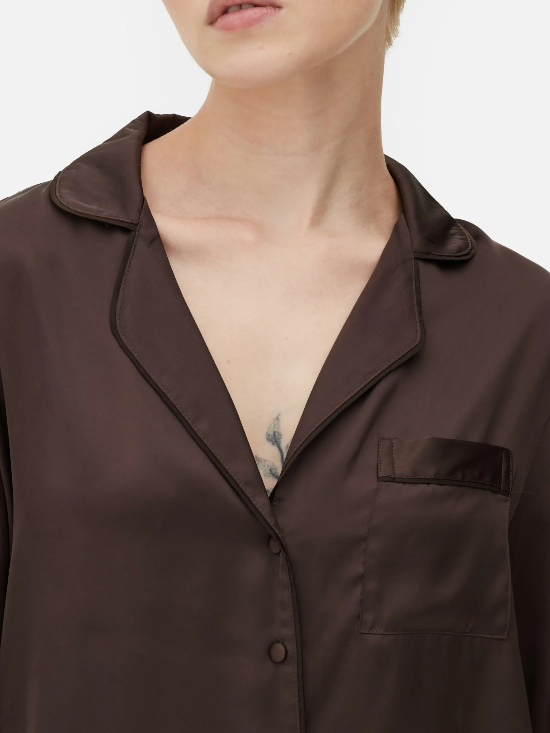 chemise_de_pyjama_en_sati_2.webp Chemise De Pyjama En Satin