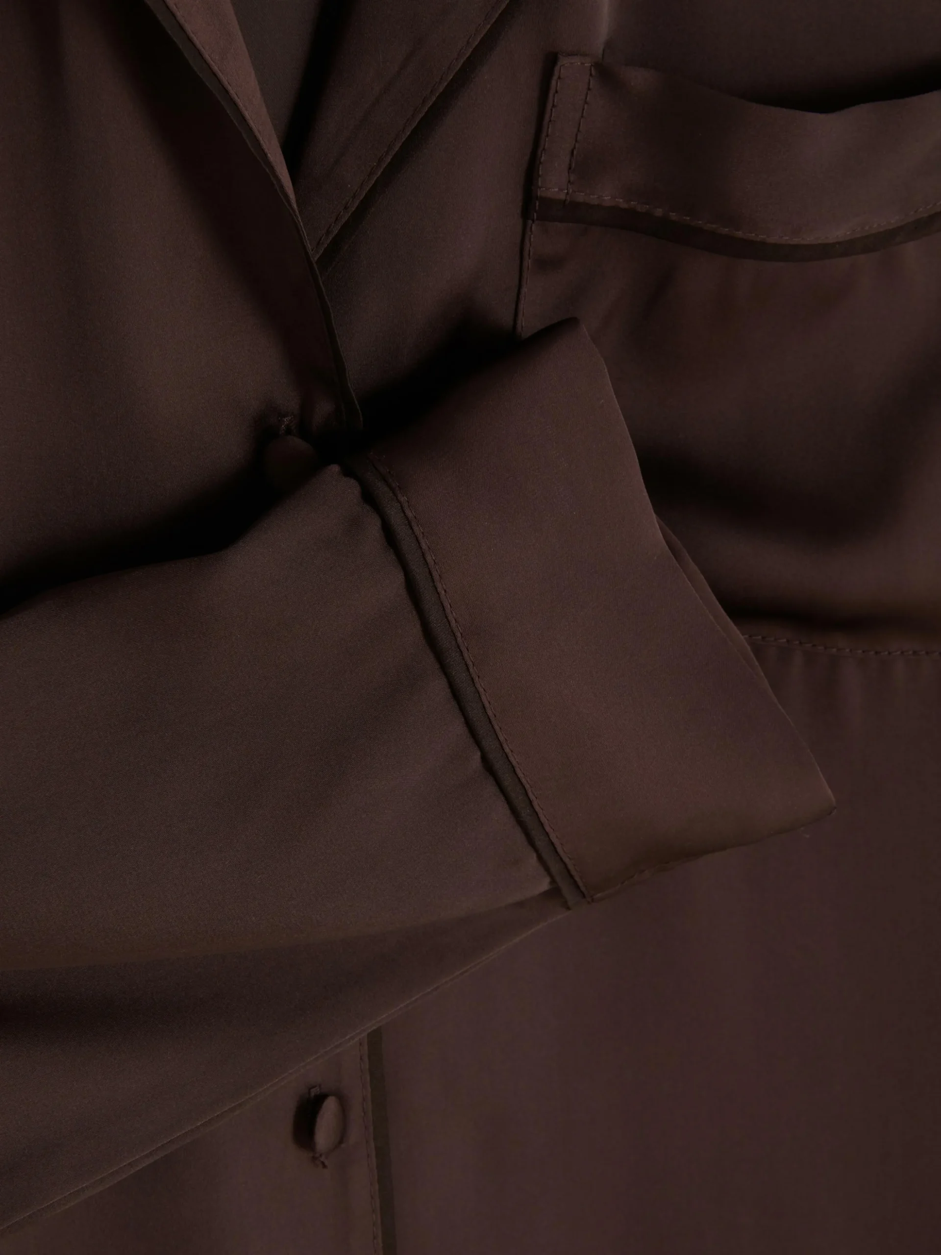 chemise_de_pyjama_en_sati_5.webp Chemise De Pyjama En Satin