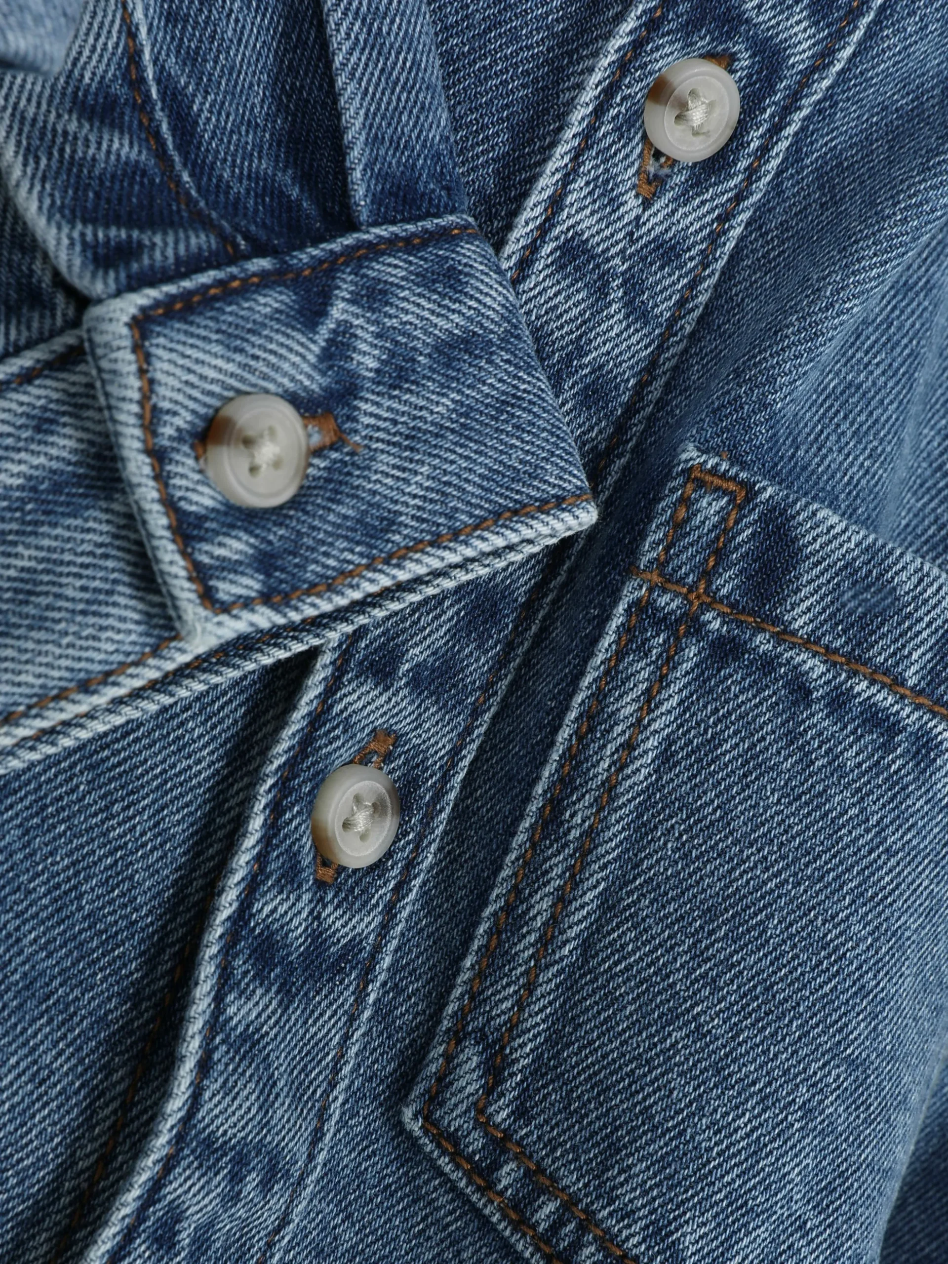 chemise_en_jean_boutonne_4.webp Chemise En Jean Boutonnée