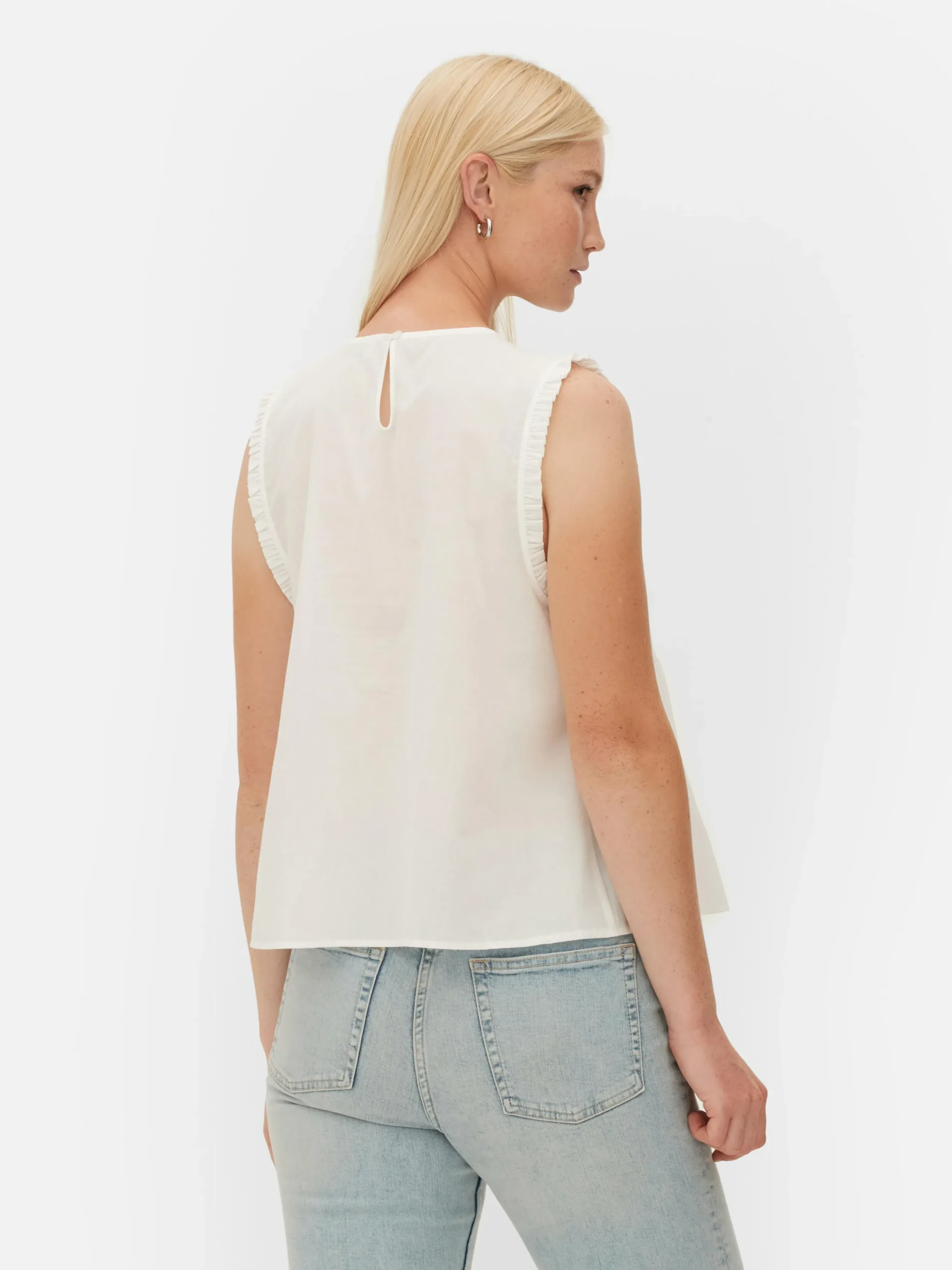 chemisier_sans_manches__v_3.webp Chemisier Sans Manches à Volants