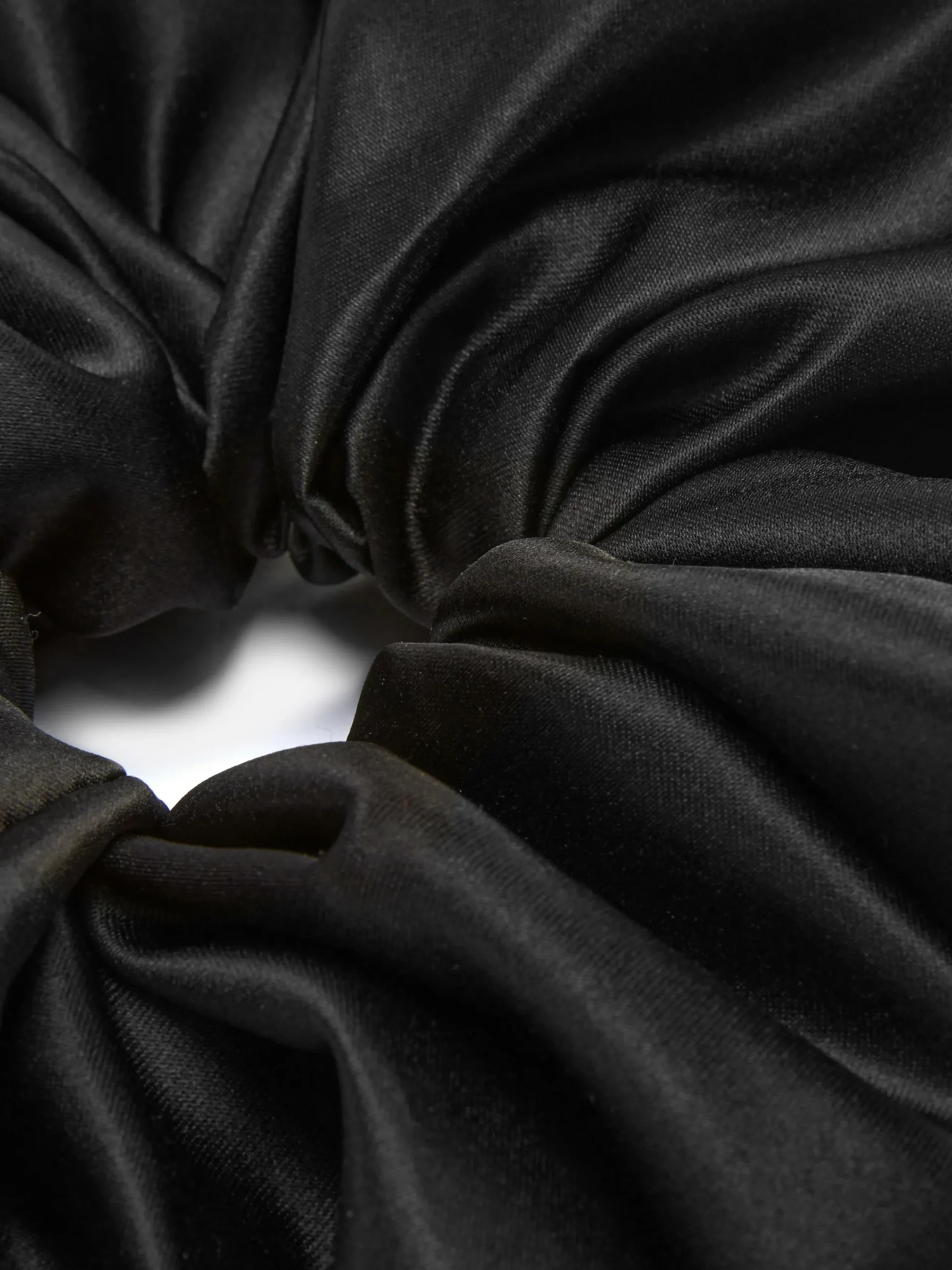 chouchou_cheveux_large_en_1.webp Chouchou Cheveux Large En Satin