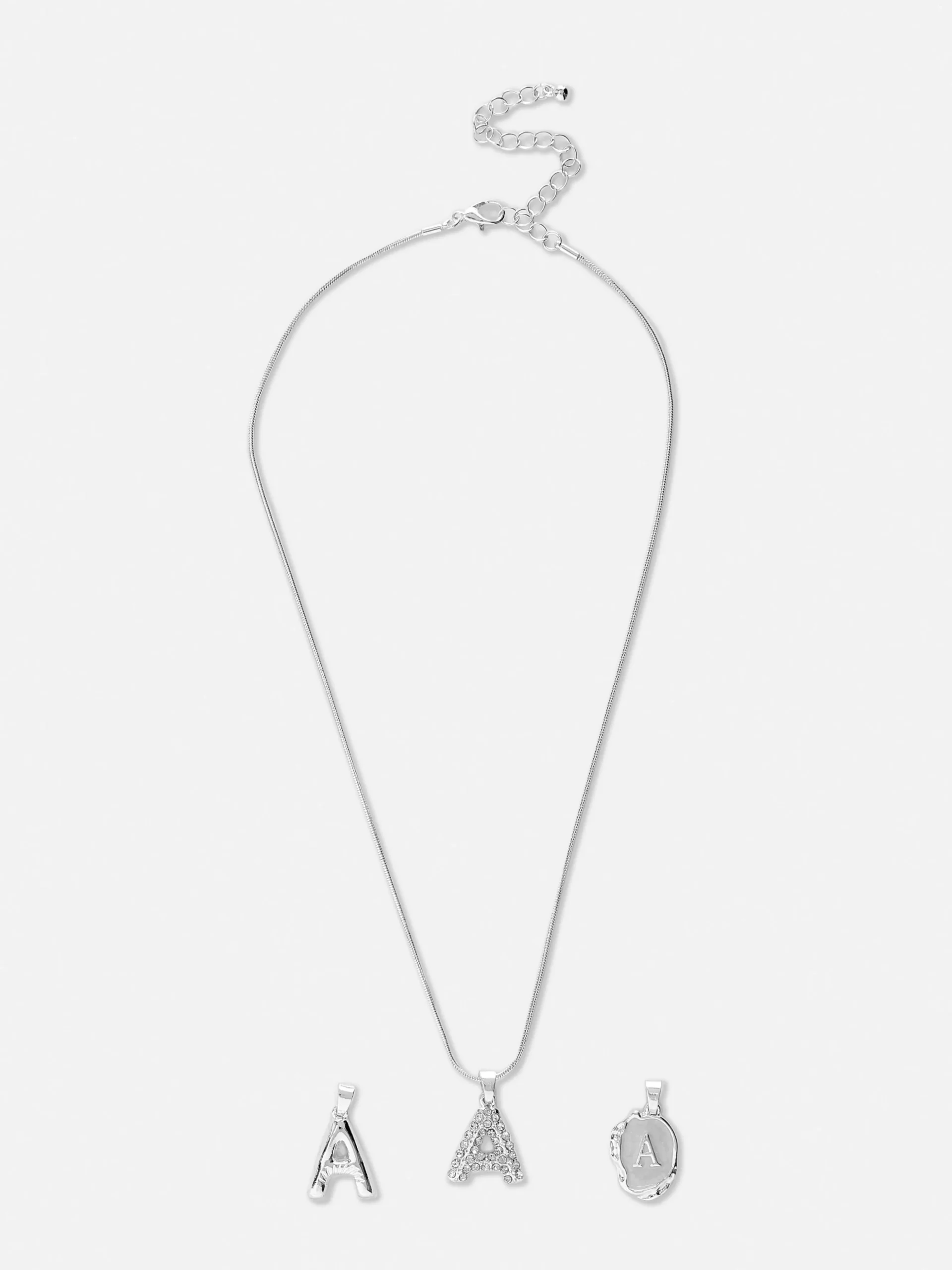 collier_initiales__penden_0-1.webp Collier Initiales à Pendentifs Multiples