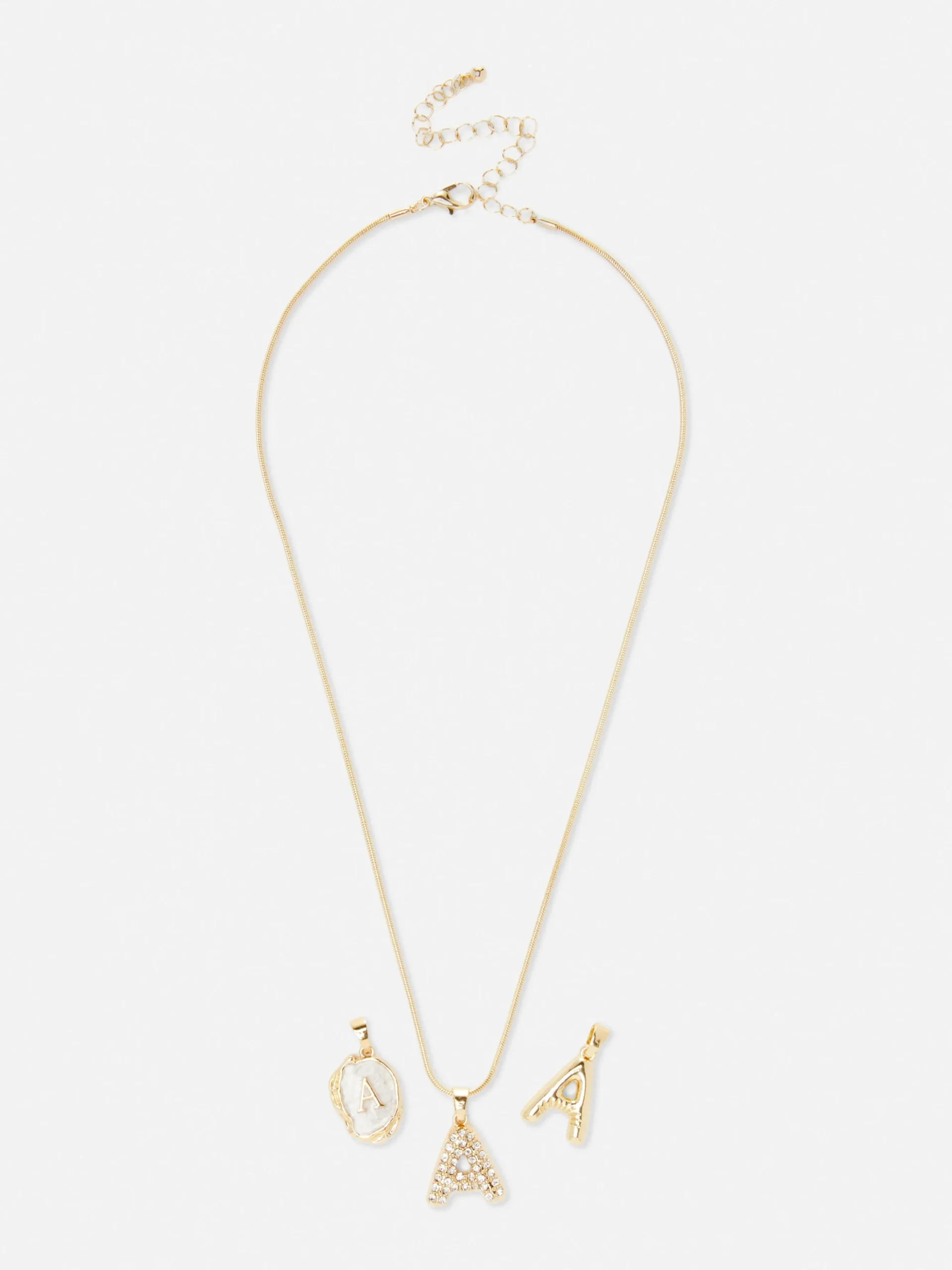 collier_initiales__penden_0.webp Collier Initiales à Pendentifs Multiples