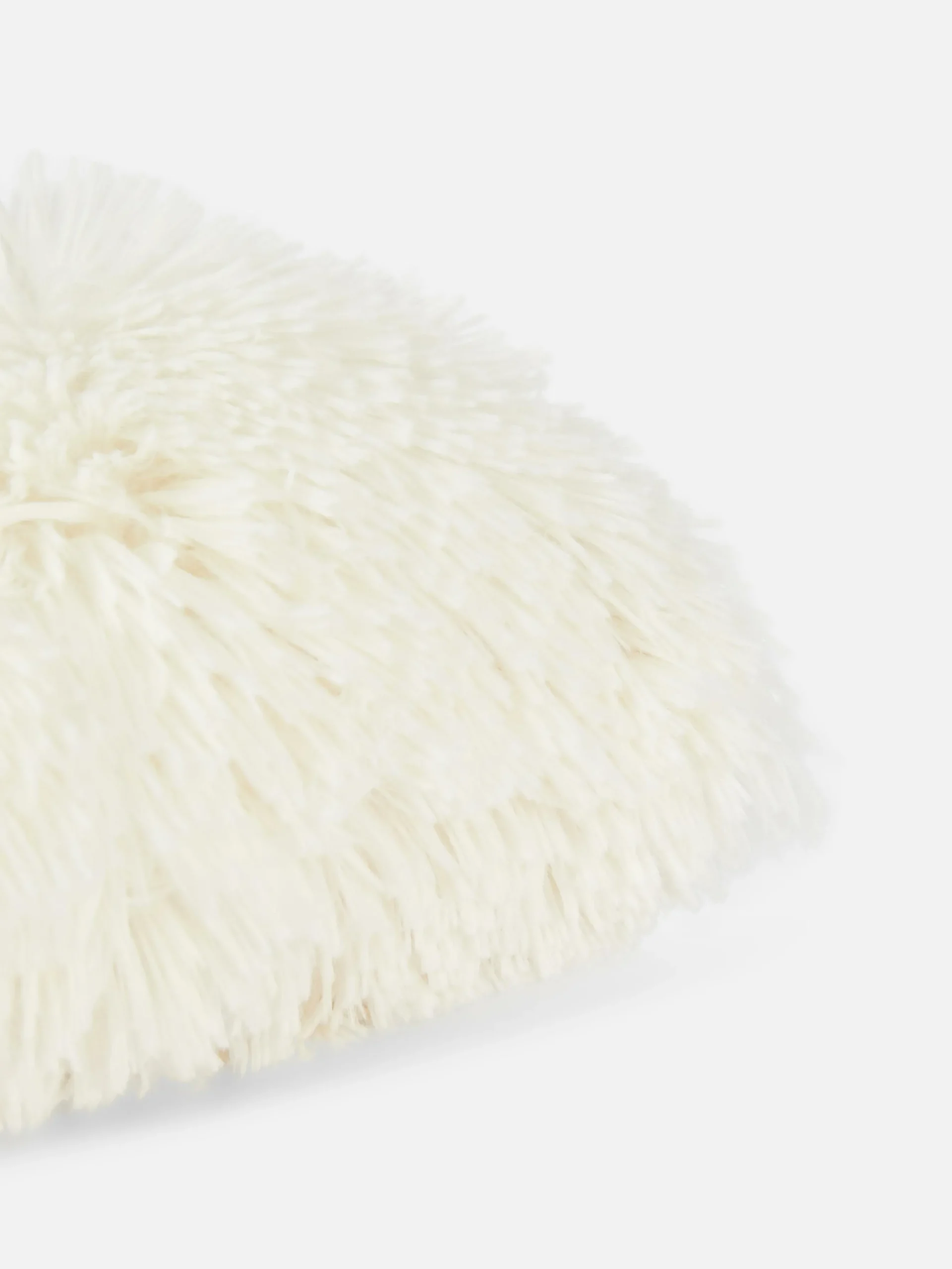 coussin_duveteux_de_forme_1.webp Coussin Duveteux De Forme Allongée