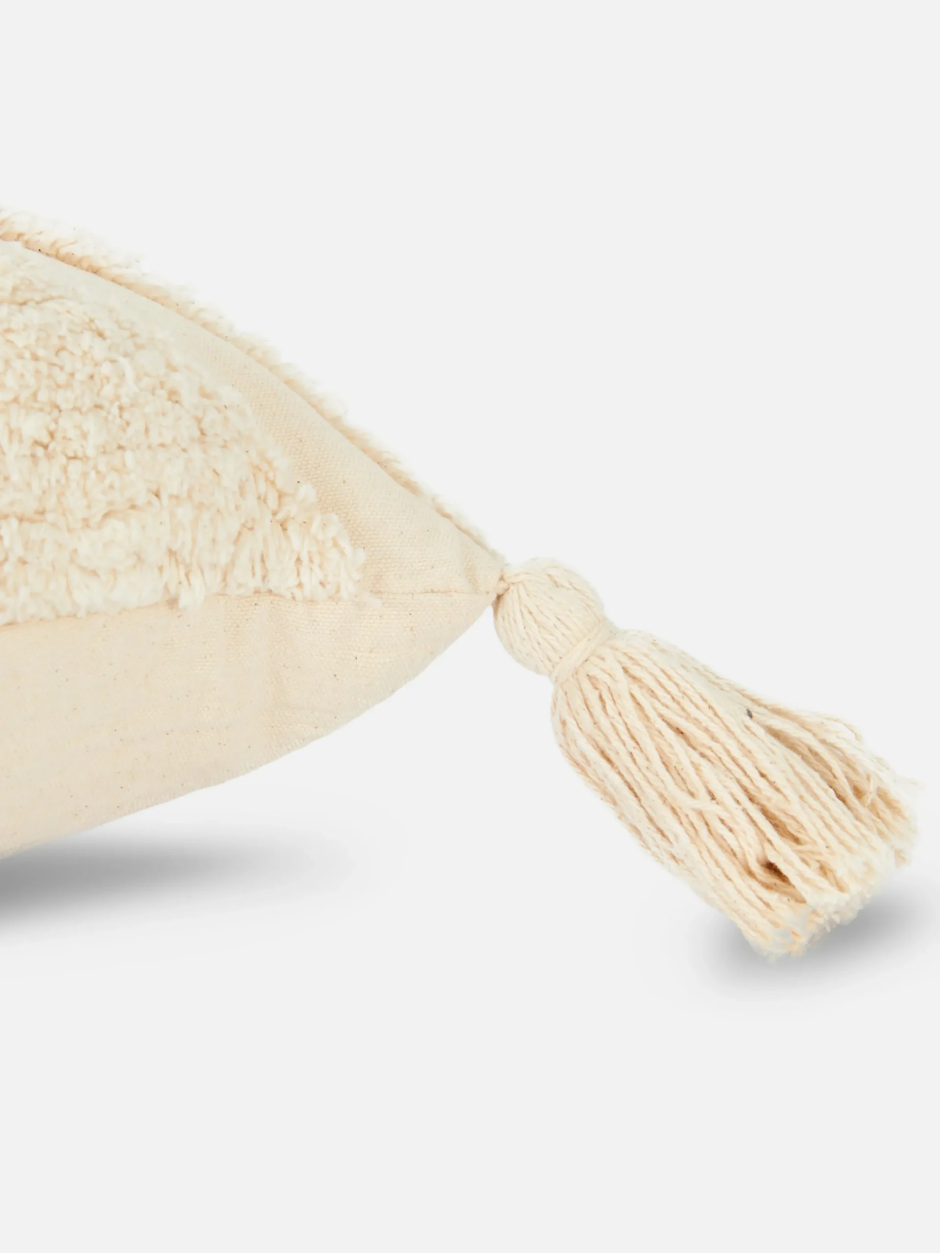 coussin_oblong_tuft__pamp_1.webp Coussin Oblong Tufté à Pampilles