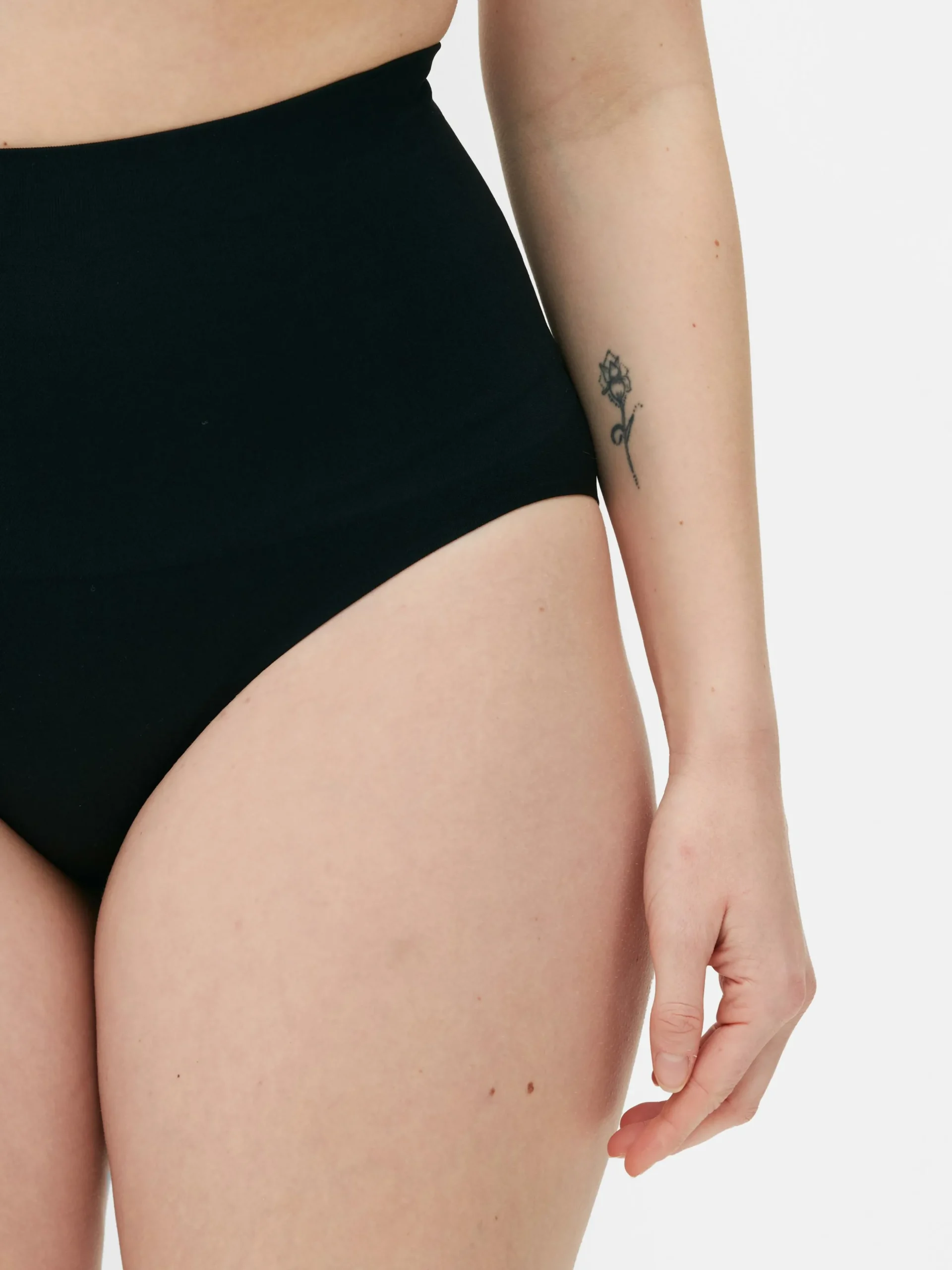 culotte_gainante_taille_h_2-1.webp Culotte Gainante Taille Haute Sans Couture