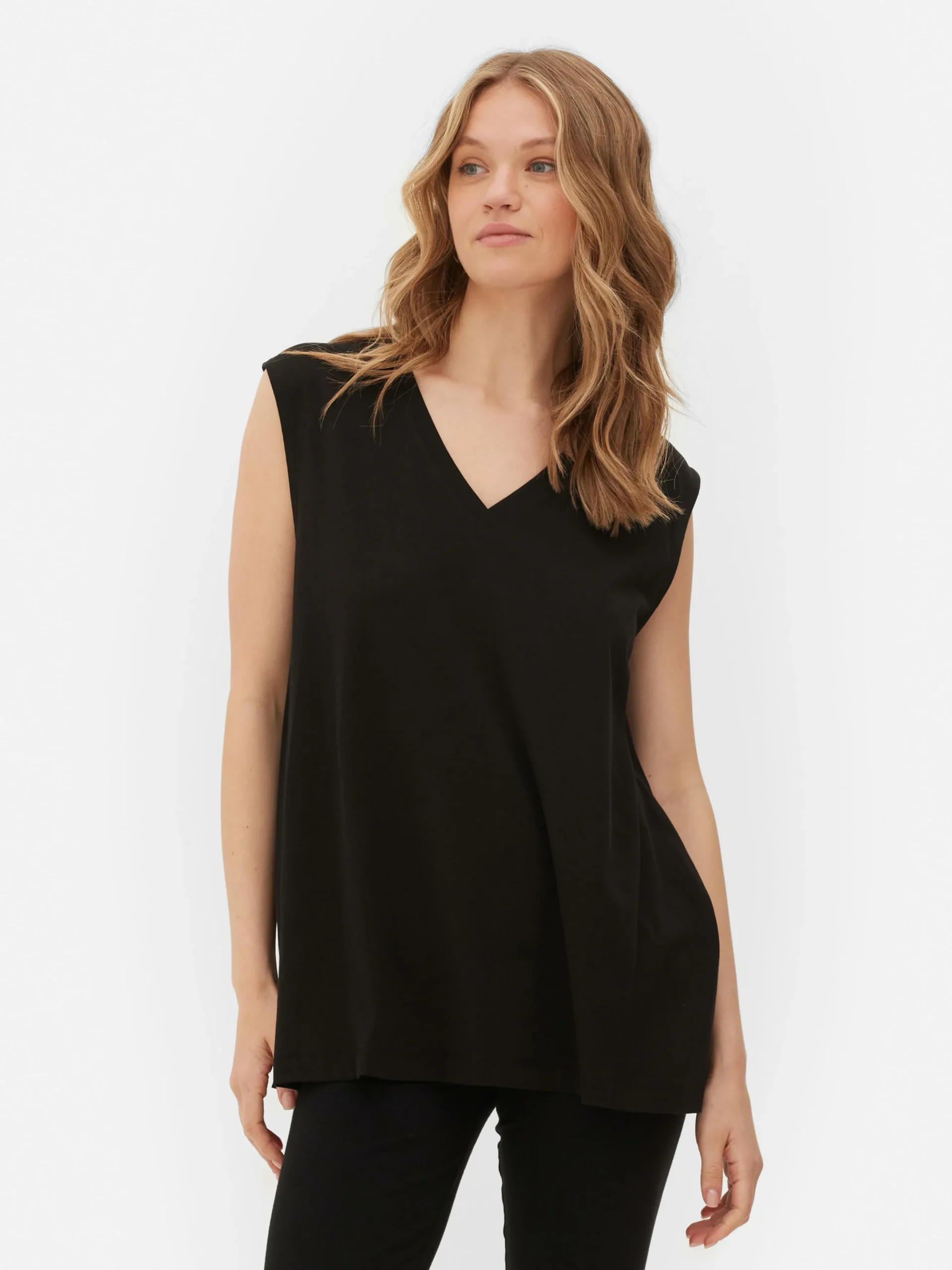 dbardeur__col_en_v_sans_m_1.webp Débardeur à Col En V Sans Manches