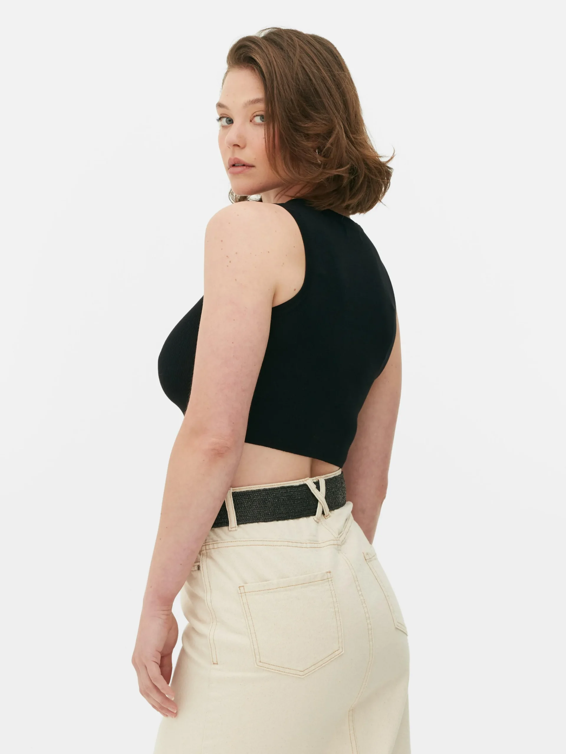 dbardeur_court__col_rasdu_3-1.webp Débardeur Court à Col Ras-du-cou En Maille Côtelée