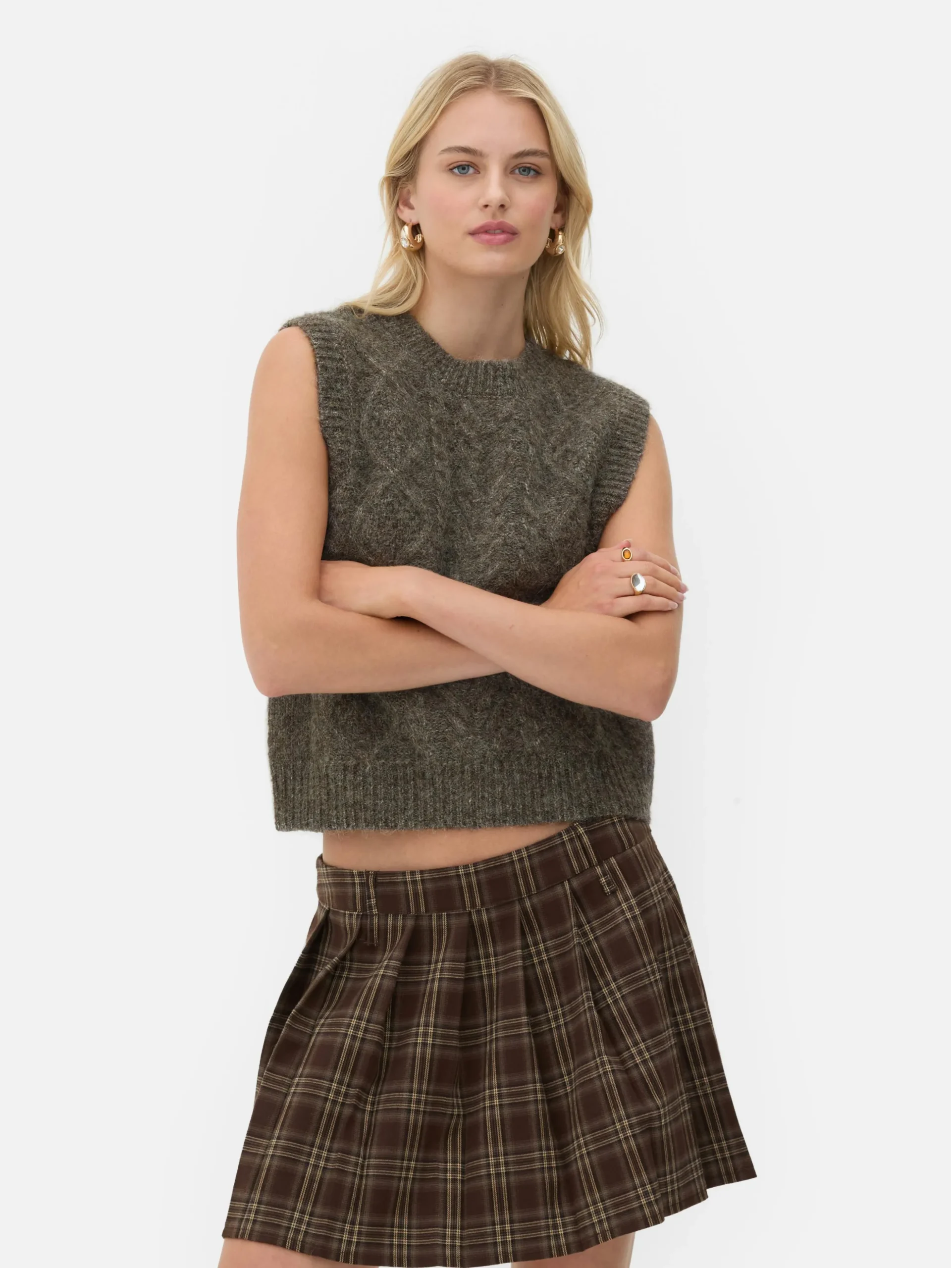 dbardeur_en_maille_torsad_0.webp Débardeur En Maille Torsadée Rita Ora