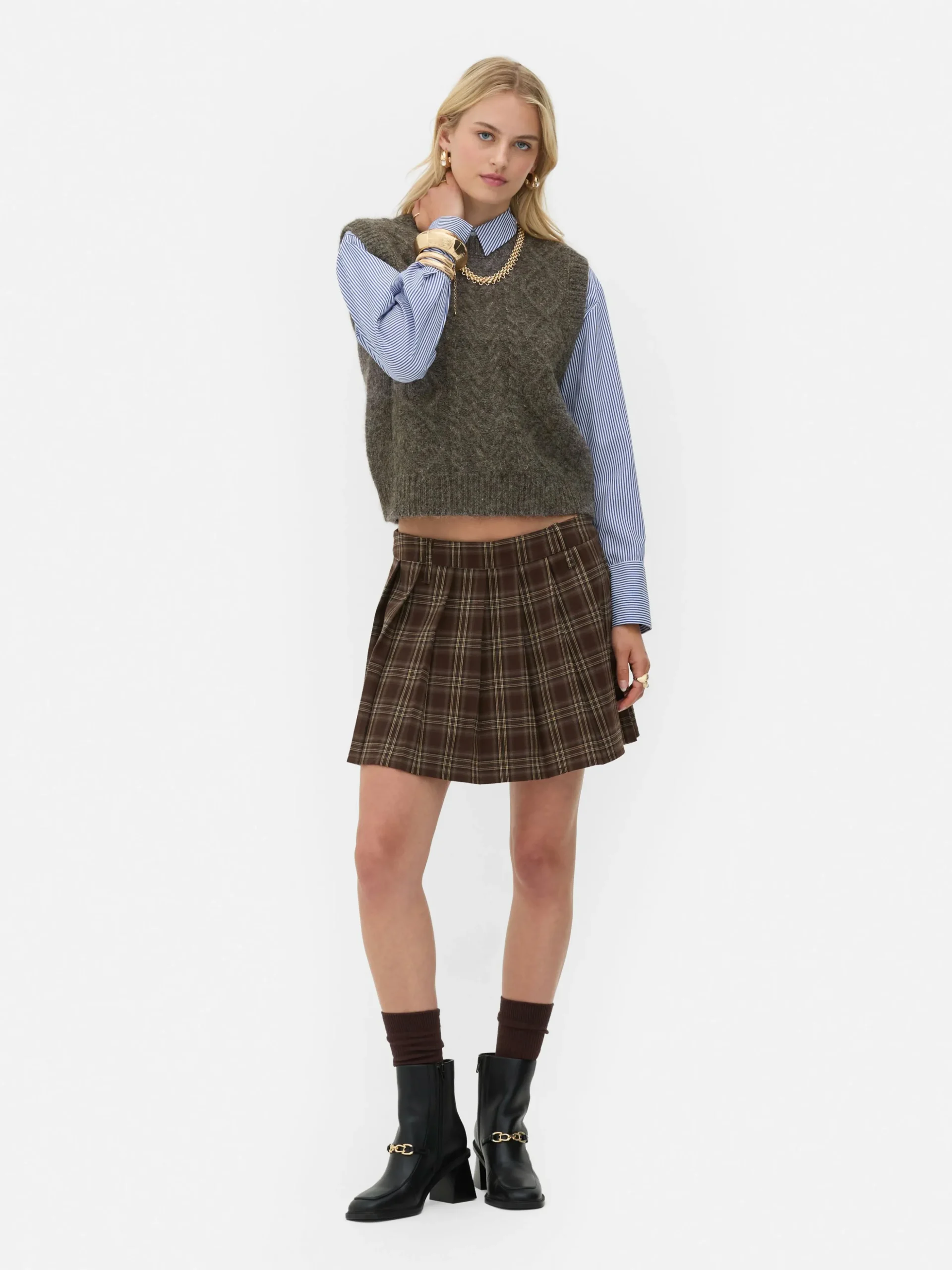 dbardeur_en_maille_torsad_1.webp Débardeur En Maille Torsadée Rita Ora