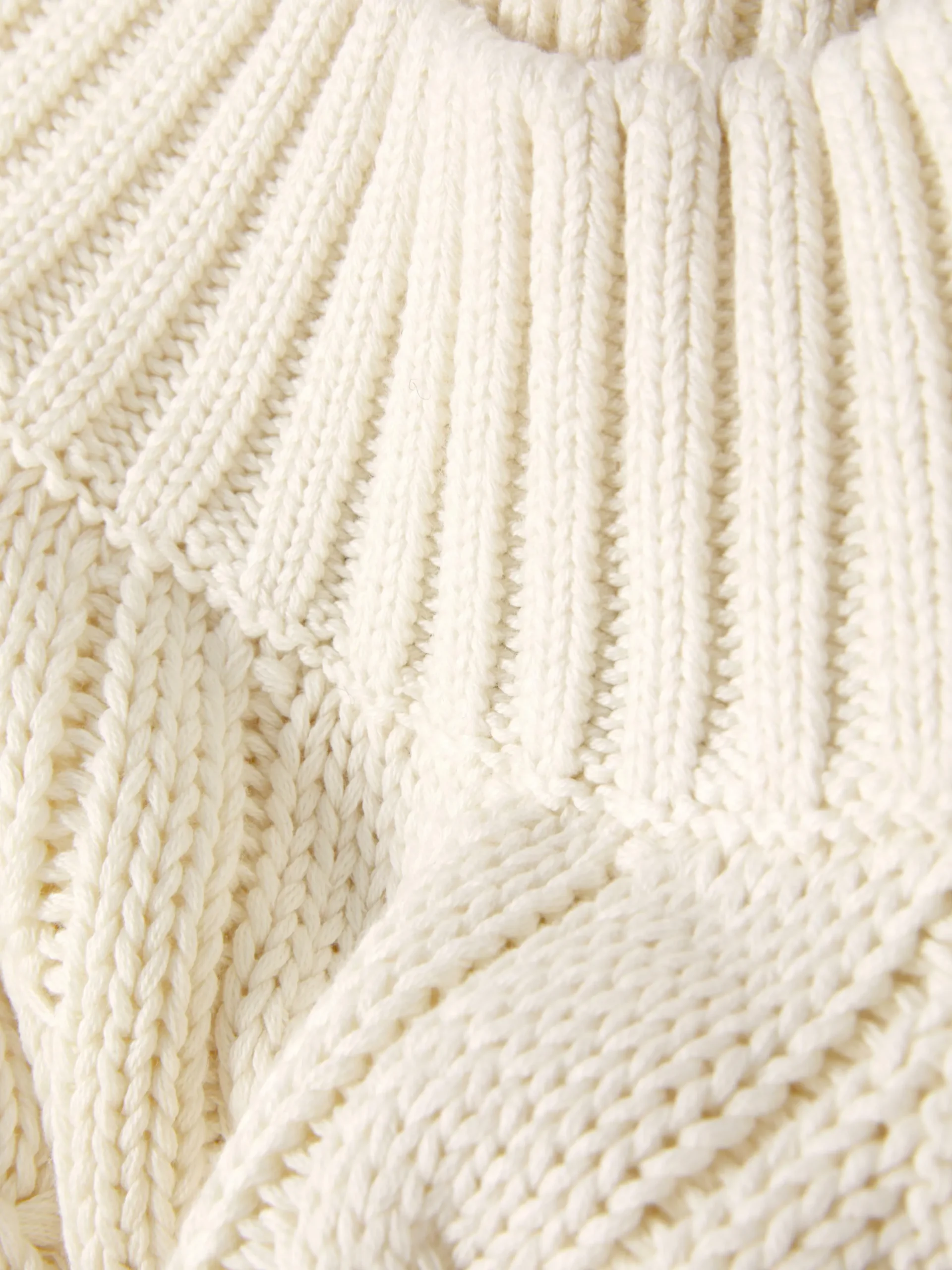 dbardeur_en_maille_torsad_4-3.webp Débardeur En Maille Torsadée