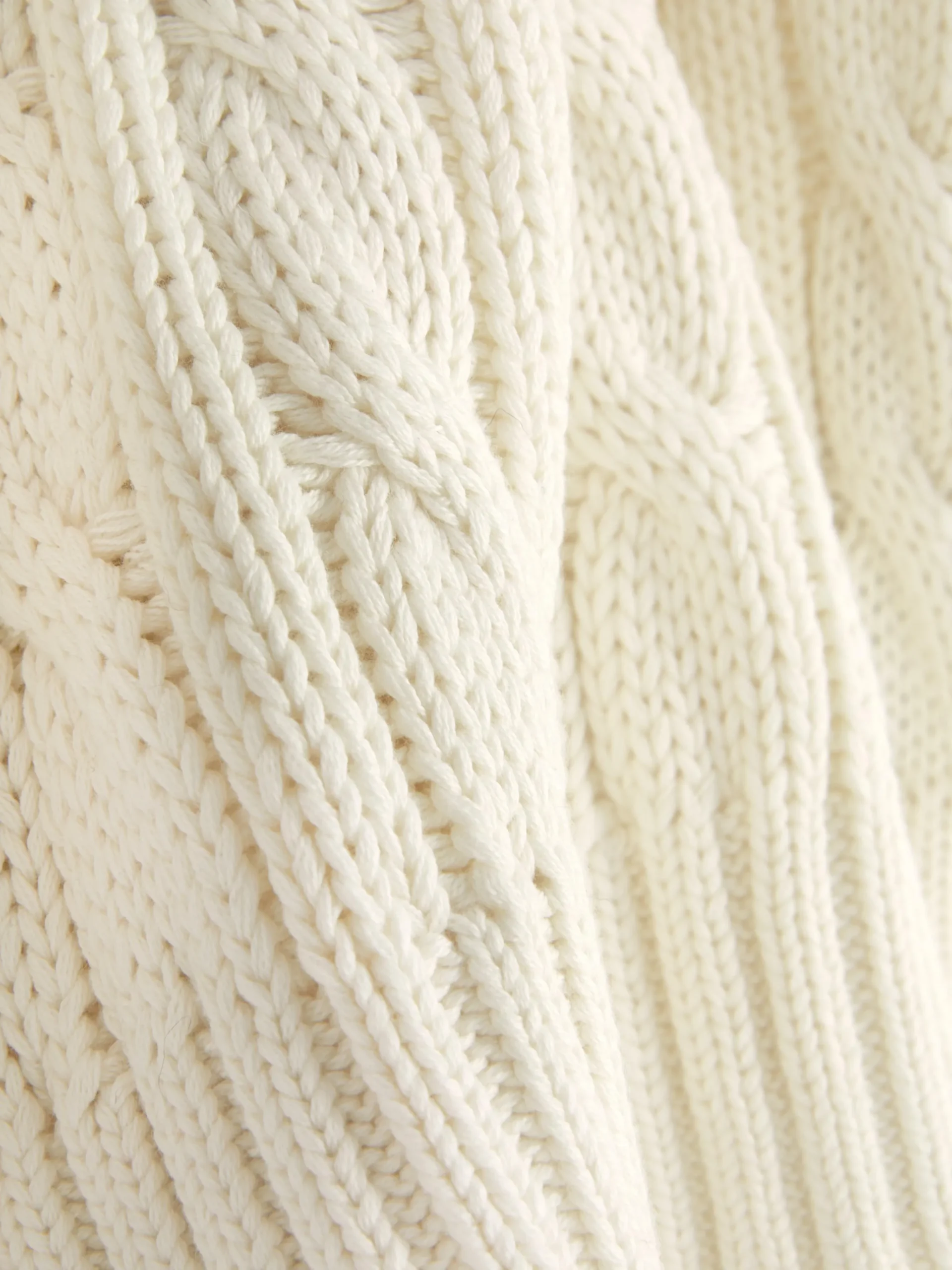 dbardeur_en_maille_torsad_5-3.webp Débardeur En Maille Torsadée