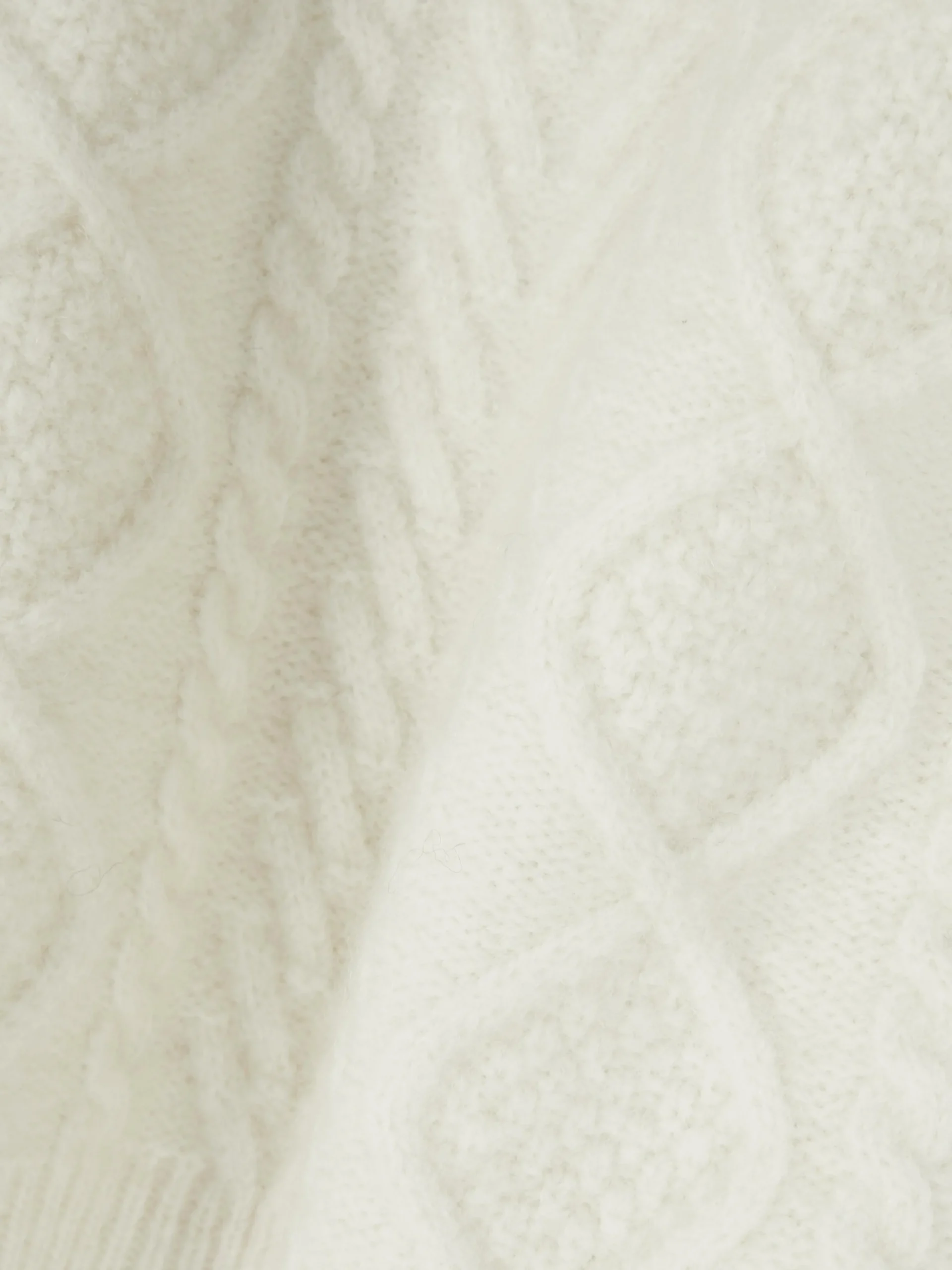 dbardeur_en_maille_torsad_6-1.webp Débardeur En Maille Torsadée Rita Ora