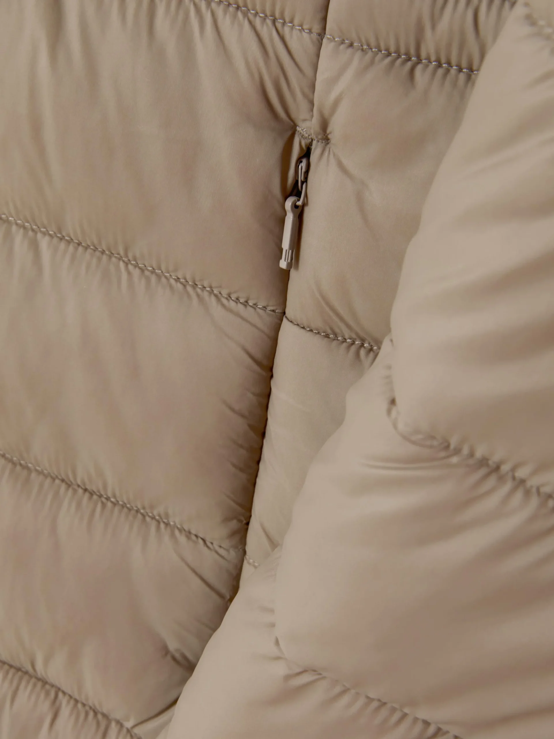 doudoune_longue_ultralgre_6.webp Doudoune Longue Ultra-légère