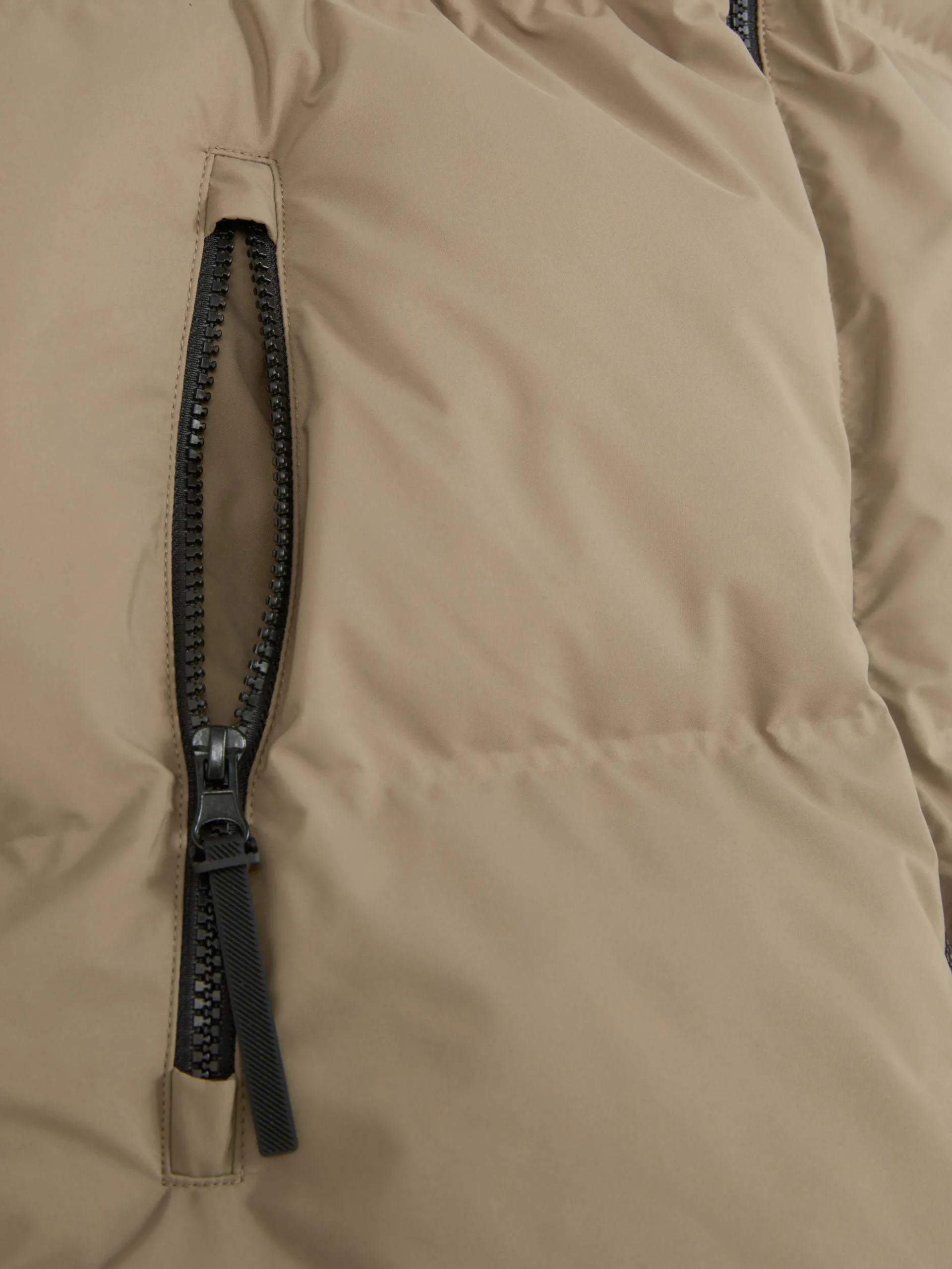 doudoune_sans_manches__ca_6-2.webp Doudoune Sans Manches à Capuche