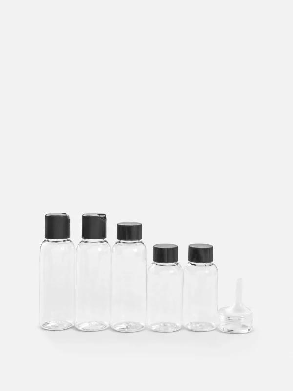 Ensemble De Flacons De Voyage Et D'étiquettes