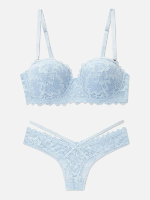 Ensemble Soutien-gorge Balconnets Et String En Dentelle