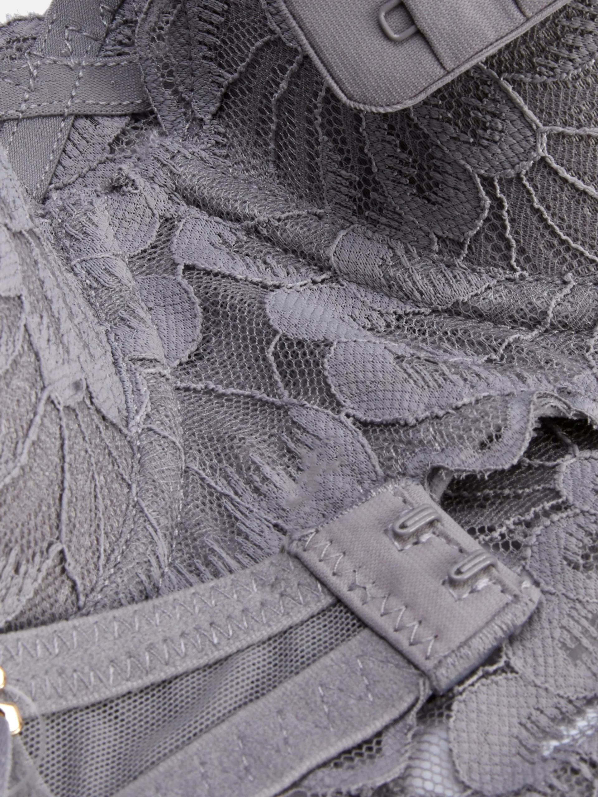 ensemble_soutiengorge_bal_1-1.webp Ensemble Soutien-gorge Balconnets Et String En Dentelle