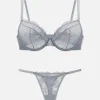 Ensemble Soutien-gorge Non Rembourré Et String En Dentelle