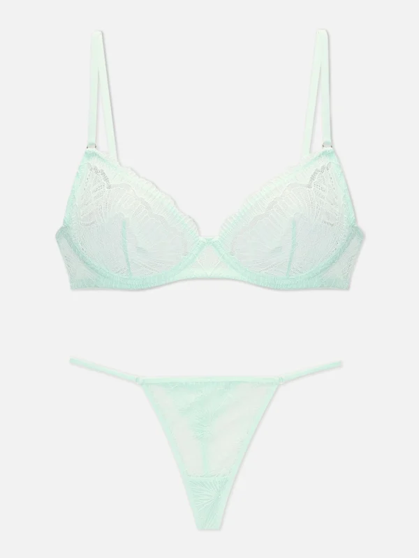 Ensemble Soutien-gorge Non Rembourré Et String En Dentelle