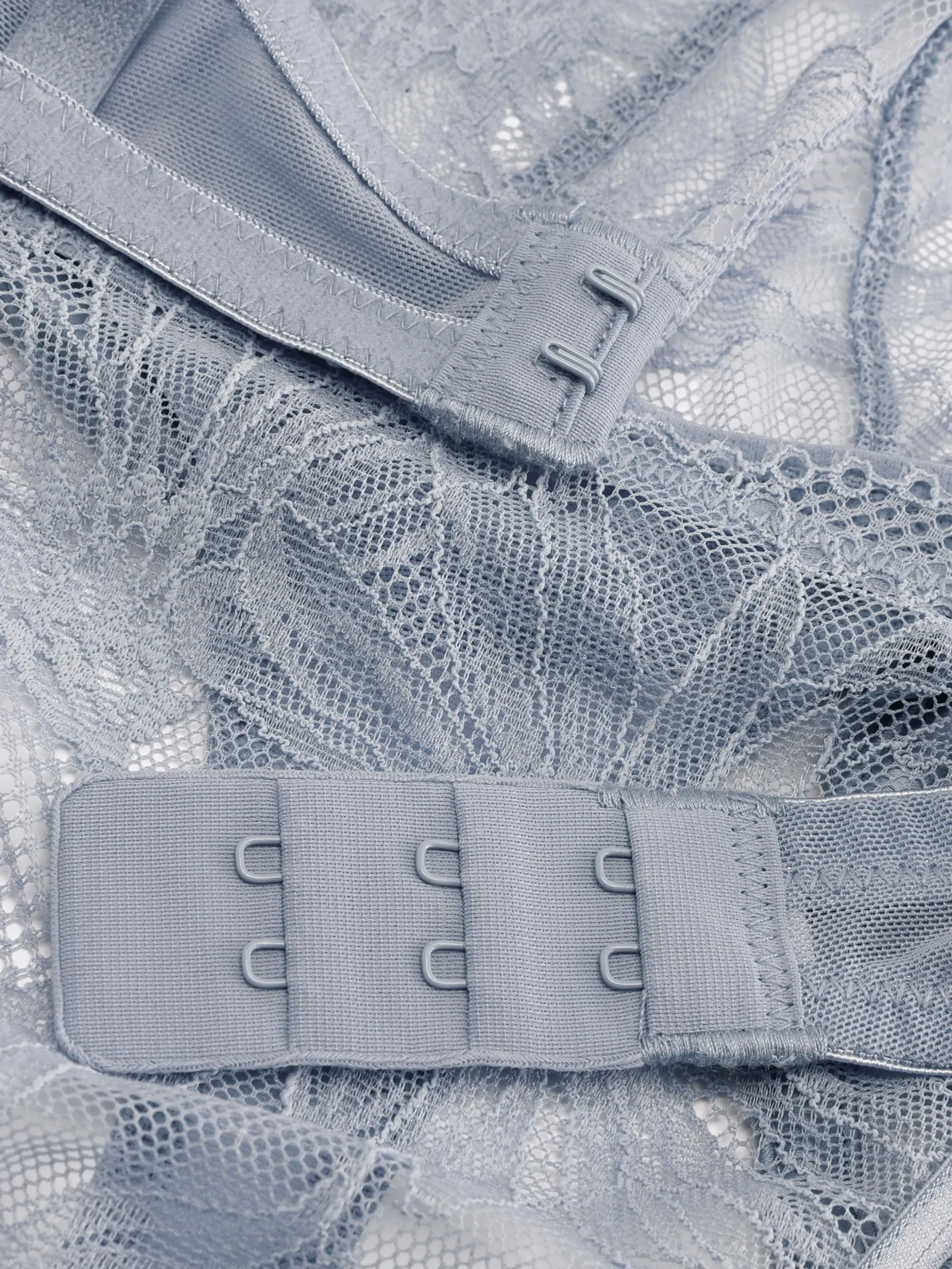 ensemble_soutiengorge_non_1.webp Ensemble Soutien-gorge Non Rembourré Et String En Dentelle