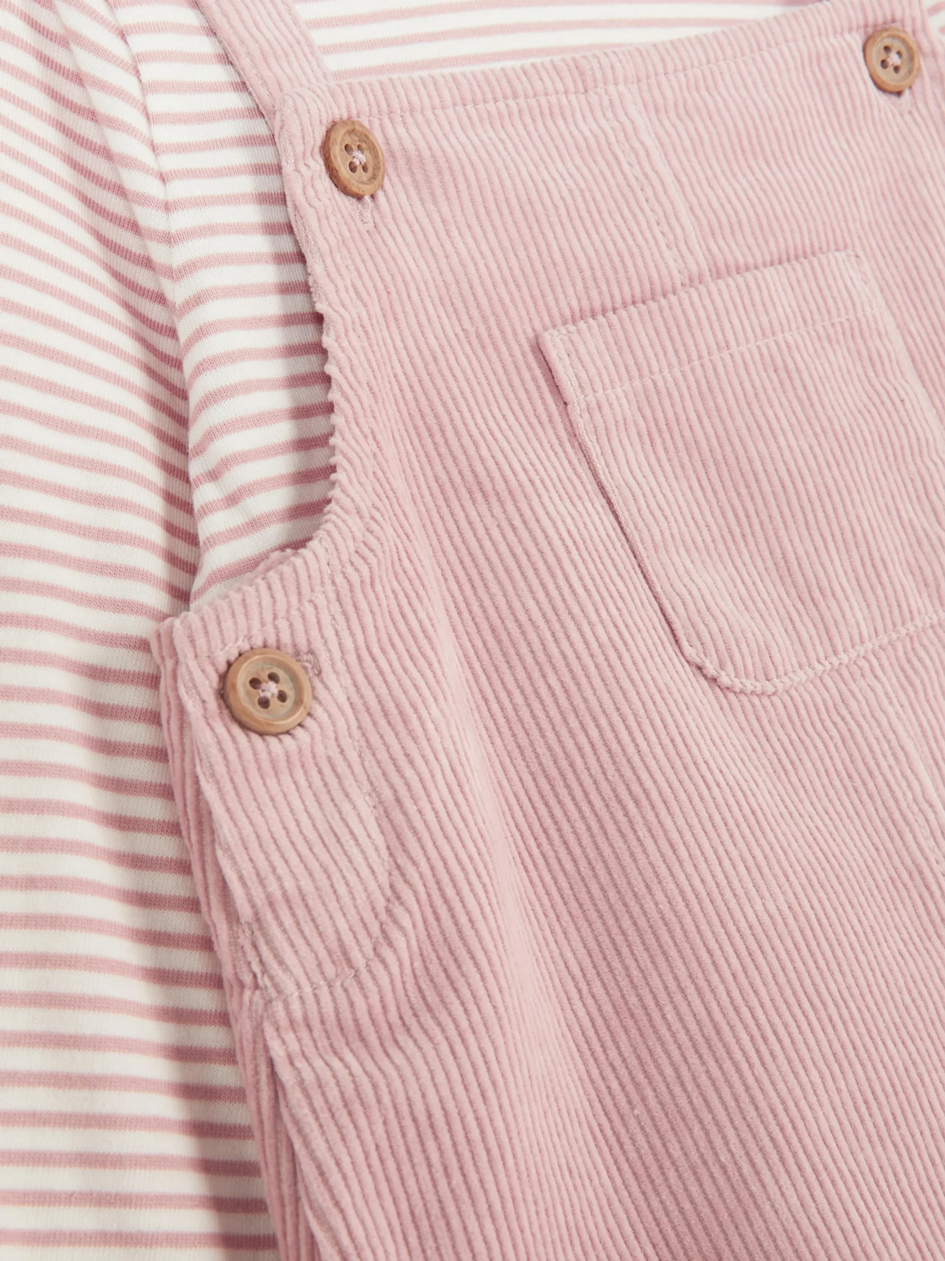 ensemble_tshirt_ray_et_ro_4.webp Ensemble T-shirt Rayé Et Robe Chasuble En Velours