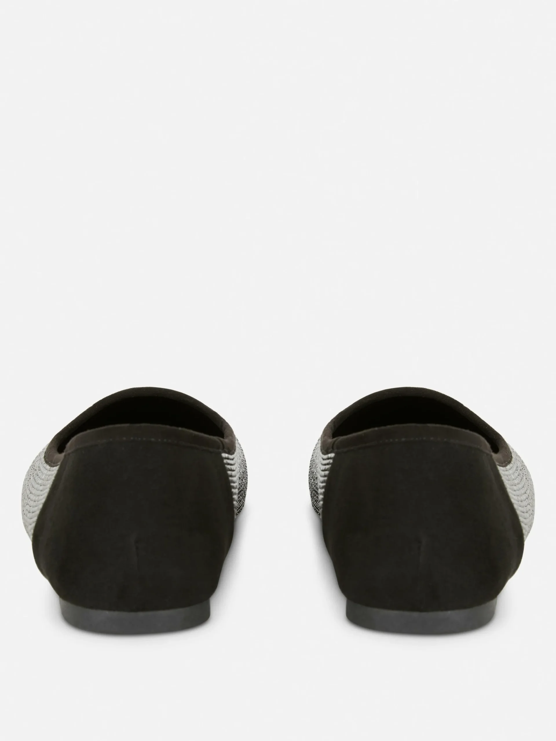 escarpins_clouts__bout_ca_2-1.webp Escarpins Cloutés à Bout Carré